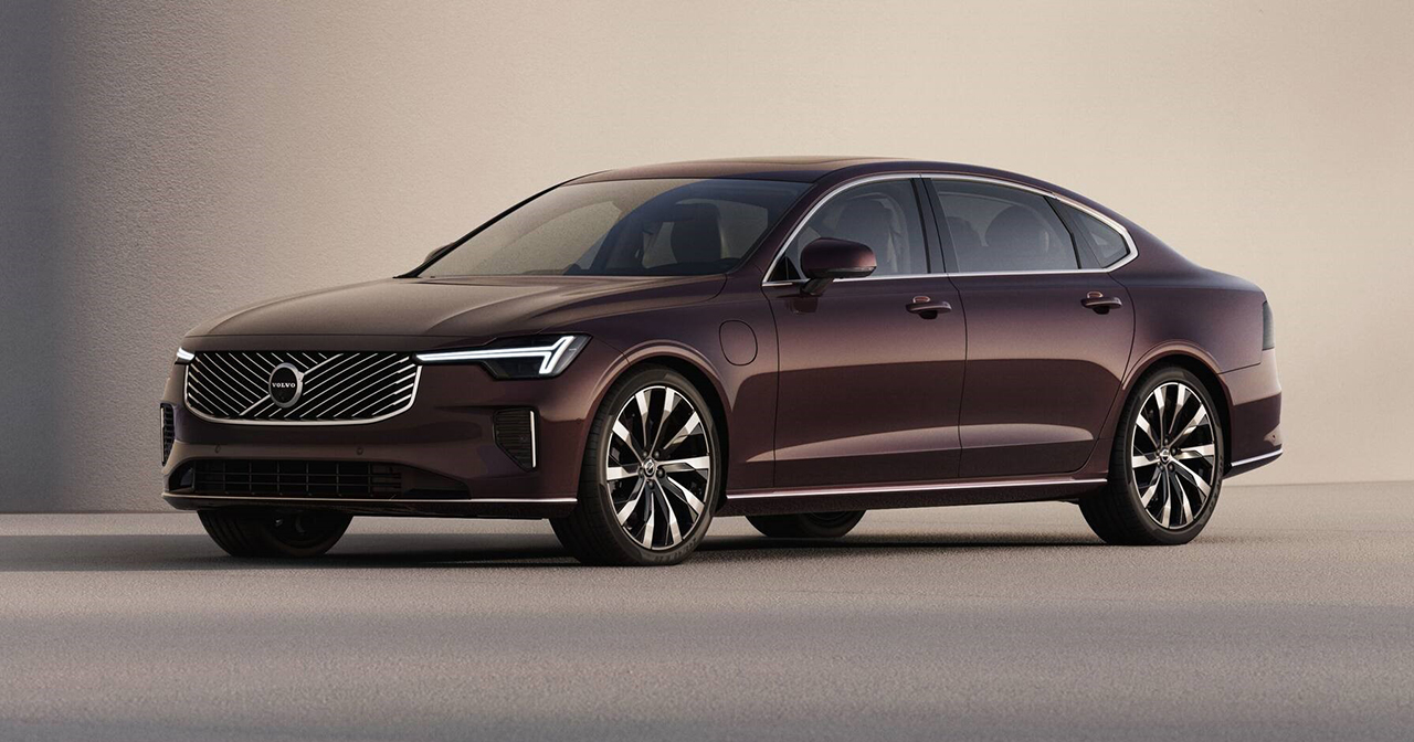 La nuova Volvo S90 con la nuova griglia e i fari La nuova Volvo S90 con la nuova griglia e i fari