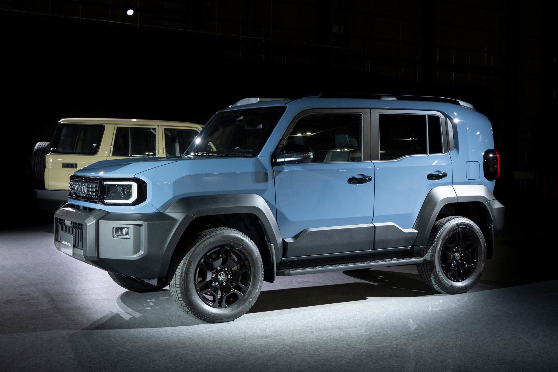 Toyota Land Cruiser FJ - fari tondi