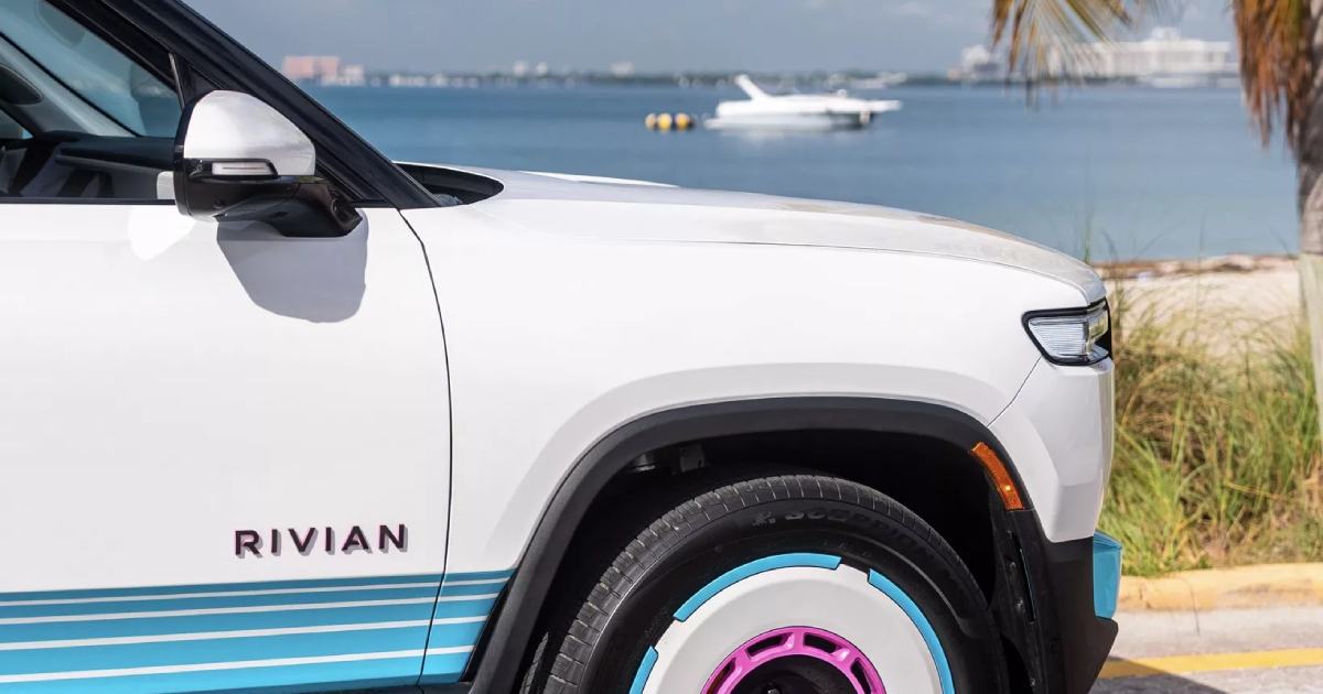 Rivian R1S Quad Miami Edition - design brillante