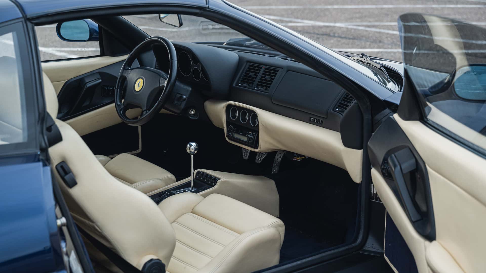 Esterno della Ferrari F355 GTS del 1996 Esterno della Ferrari F355 GTS del 1996