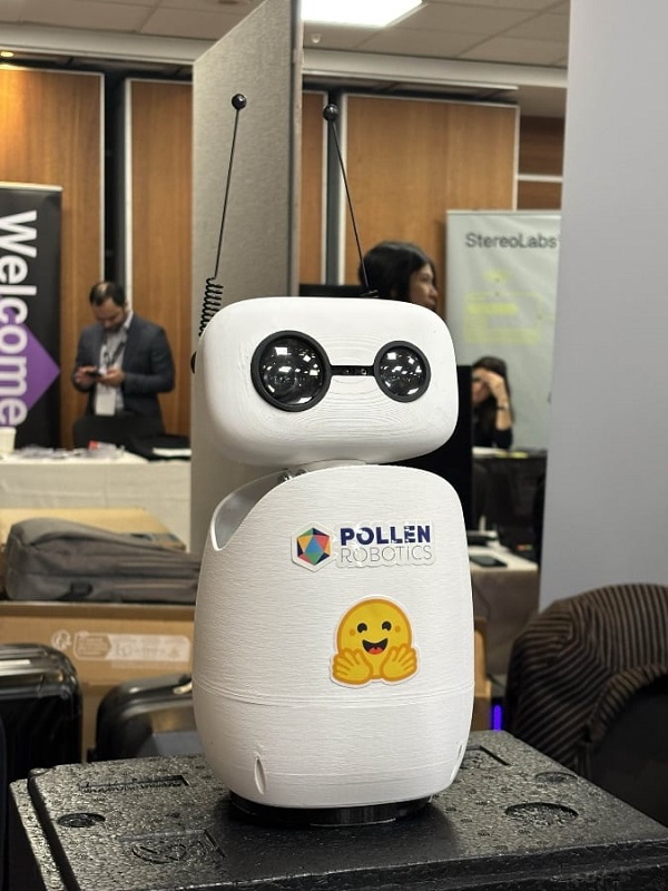Robot umanoide HopeJR Robot umanoide HopeJR di Hugging Face