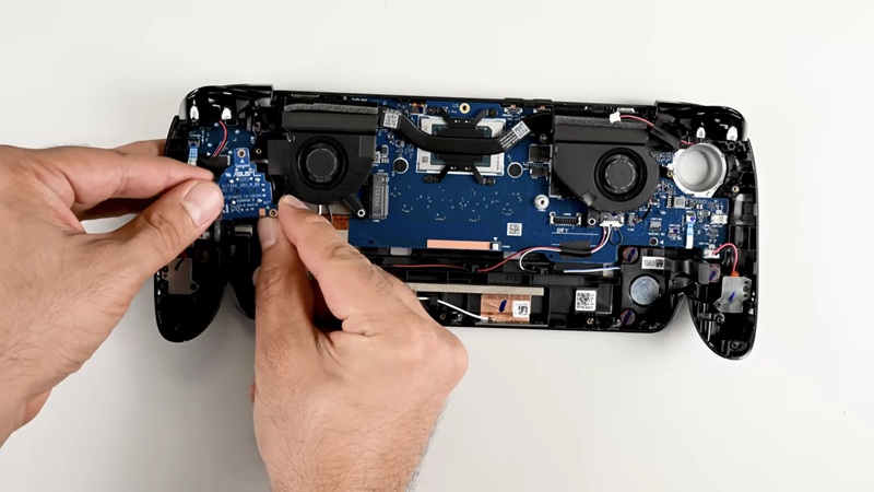 Disassembly of ROG Xbox Ally X on iFixit Disassembly of ROG Xbox Ally X on iFixit