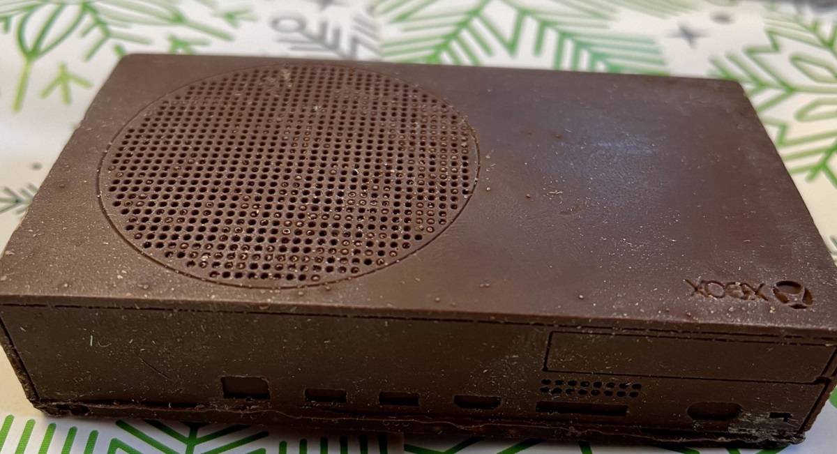 Xbox Series S al cioccolato: ecco il regalo di Natale che Microsoft ha fatto ai giornalisti delle testate principali Xbox Series S al cioccolato: ecco il regalo di Natale che Microsoft ha fatto ai giornalisti delle testate principali