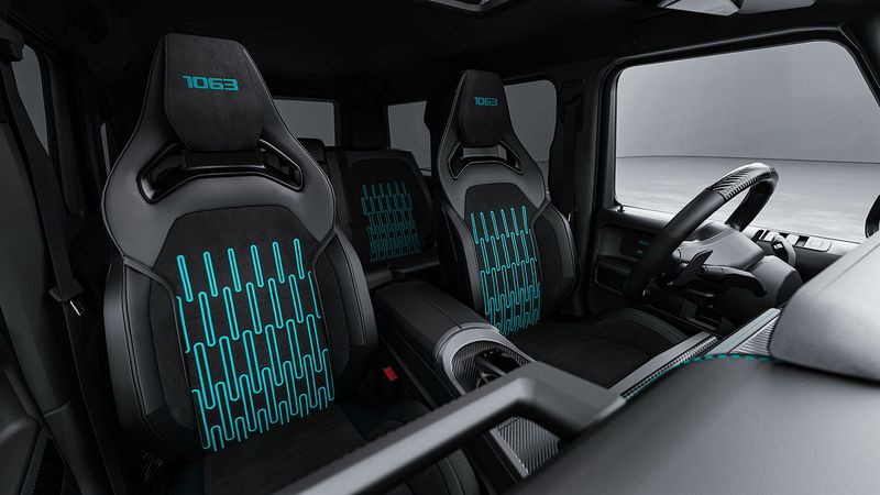 Aspetto "Sir Class" dell'HOF con accenti blu Petronas Aspetto "Sir Class" dell'HOF con accenti blu Petronas