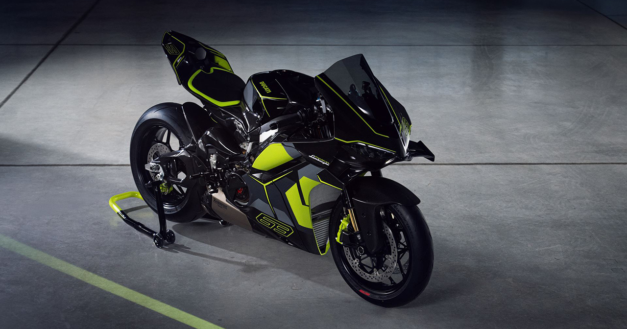 Motocicletta sportiva Ducati Panigale V4 Lamborghini sullo sfondo di un design esclusivo Motocicletta sportiva Ducati Panigale V4 Lamborghini sullo sfondo di un design esclusivo