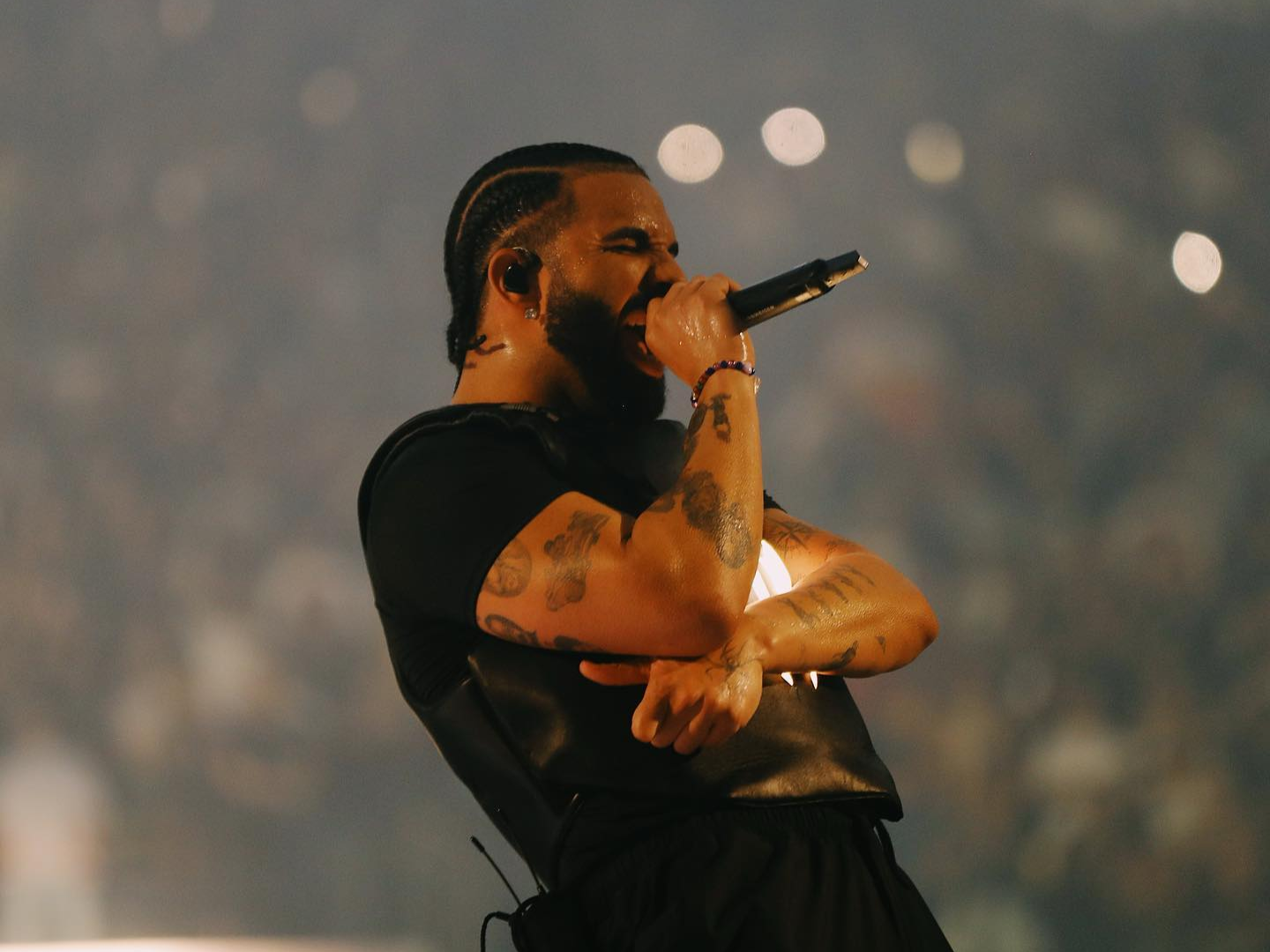Drake confonde il dibattito sull'intelligenza artificiale in "Push Ups" con un deep fake