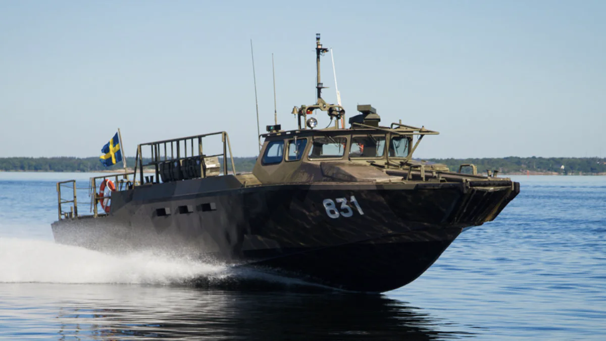 L'imbarcazione Stridsbåt 90 (CB90). Illustrazione: Marina svedese