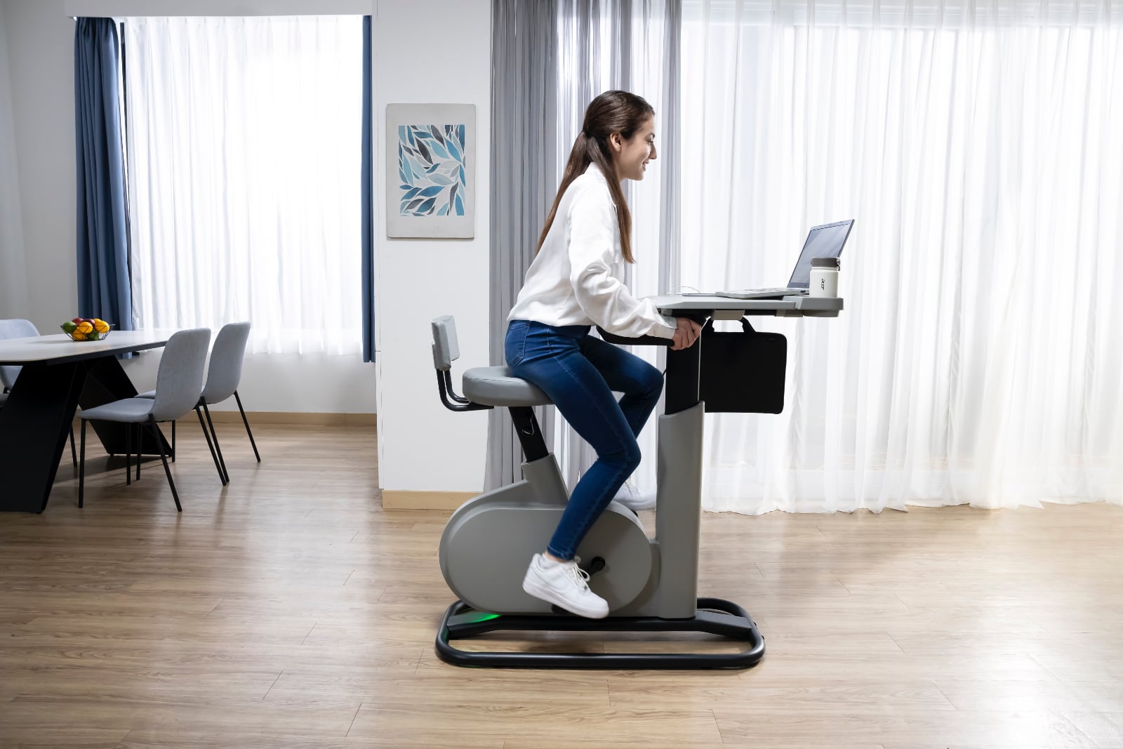 Acer presenta eKinekt BD 3 Bike Desk. Converte l'energia della pedalata del ciclista per ricaricare il laptop.-3 Acer presenta eKinekt BD 3 Bike Desk. Converte l'energia della pedalata del ciclista per ricaricare il laptop.-3