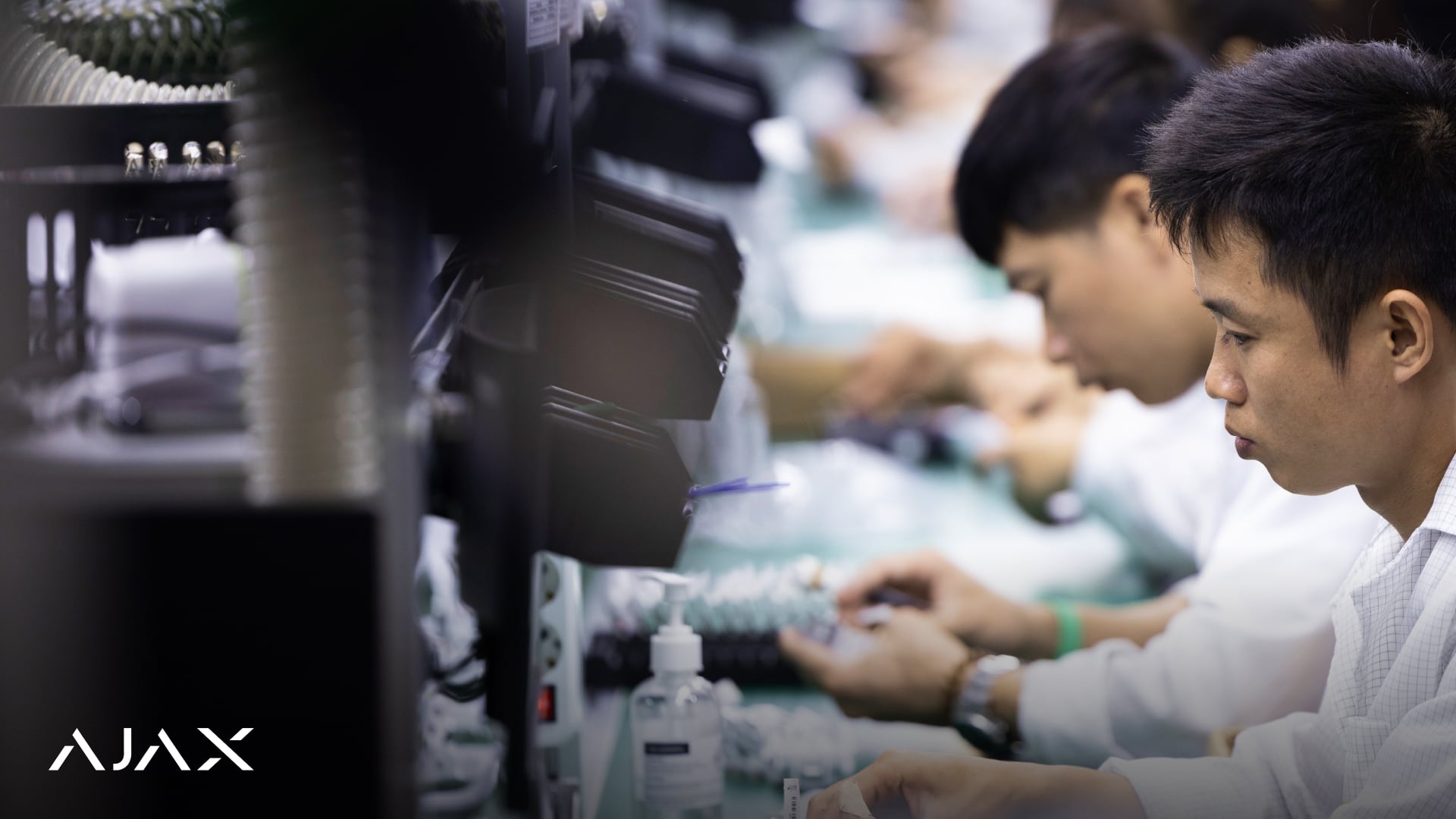 Interno dello stabilimento AJAX in Vietnam