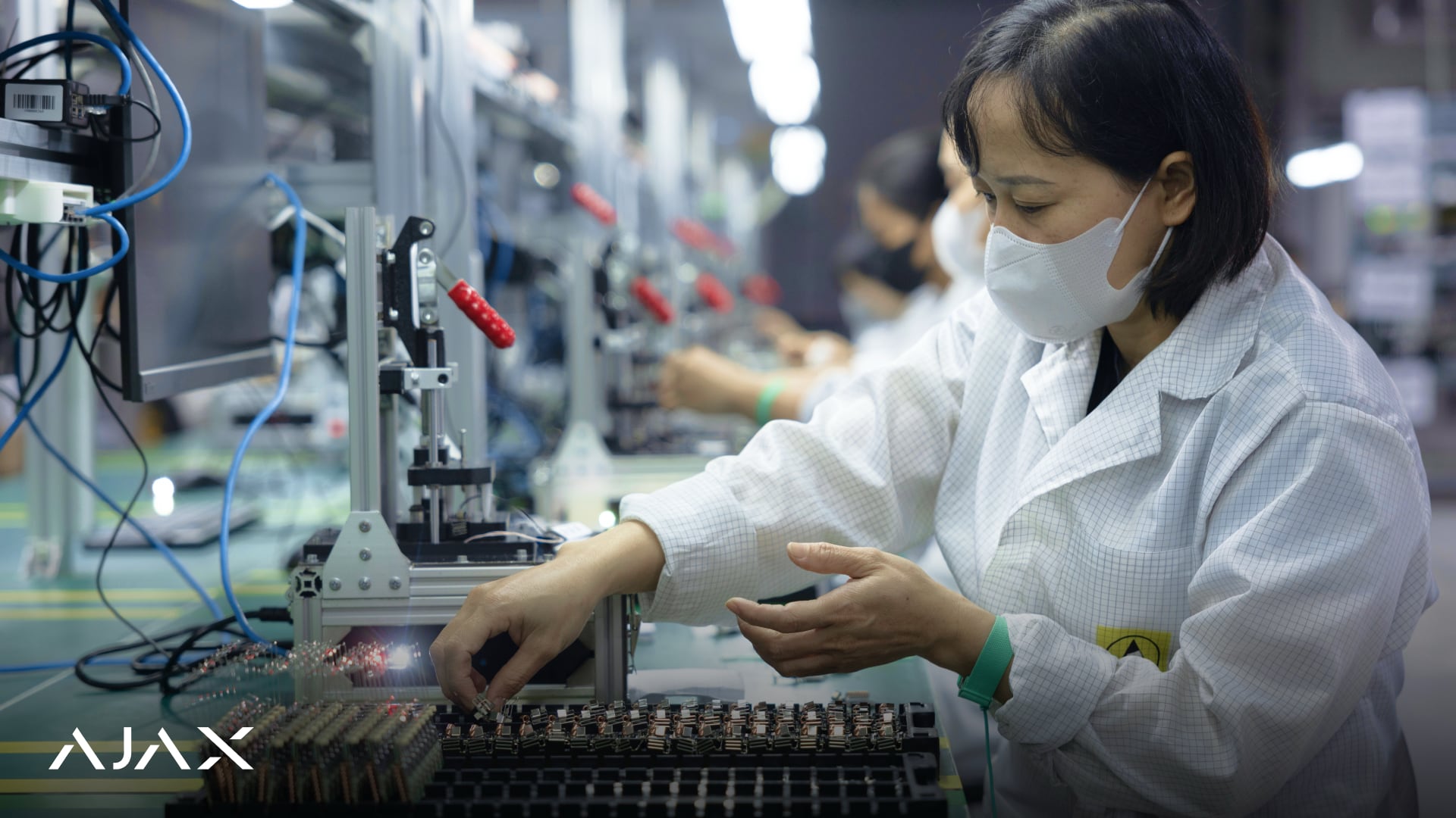 Attrezzature presso lo stabilimento di AJAX Systems in Vietnam