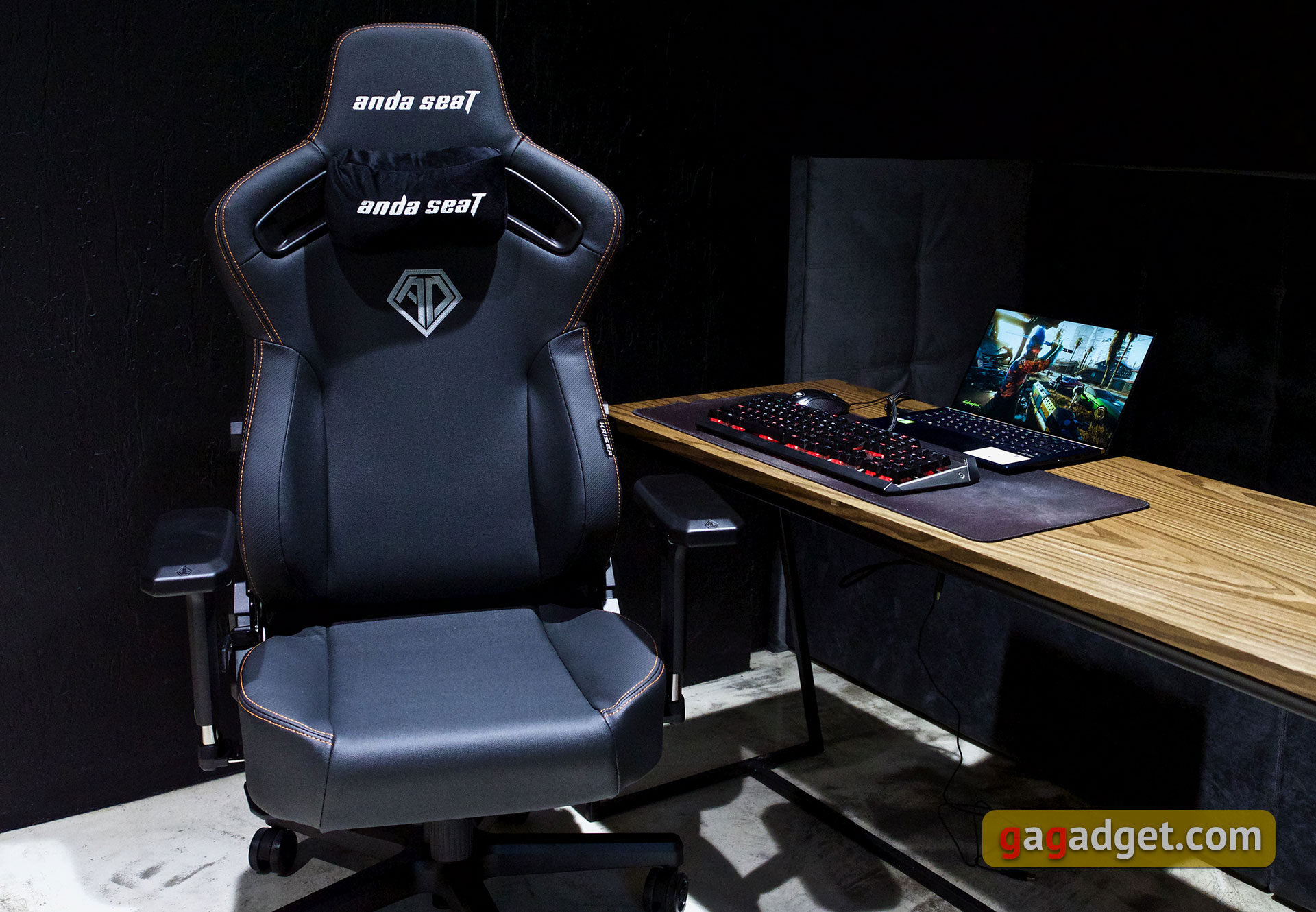Trono per il gioco: una recensione dell'Anda Seat Kaiser 3 XL-4 Trono per il gioco: una recensione dell'Anda Seat Kaiser 3 XL-4