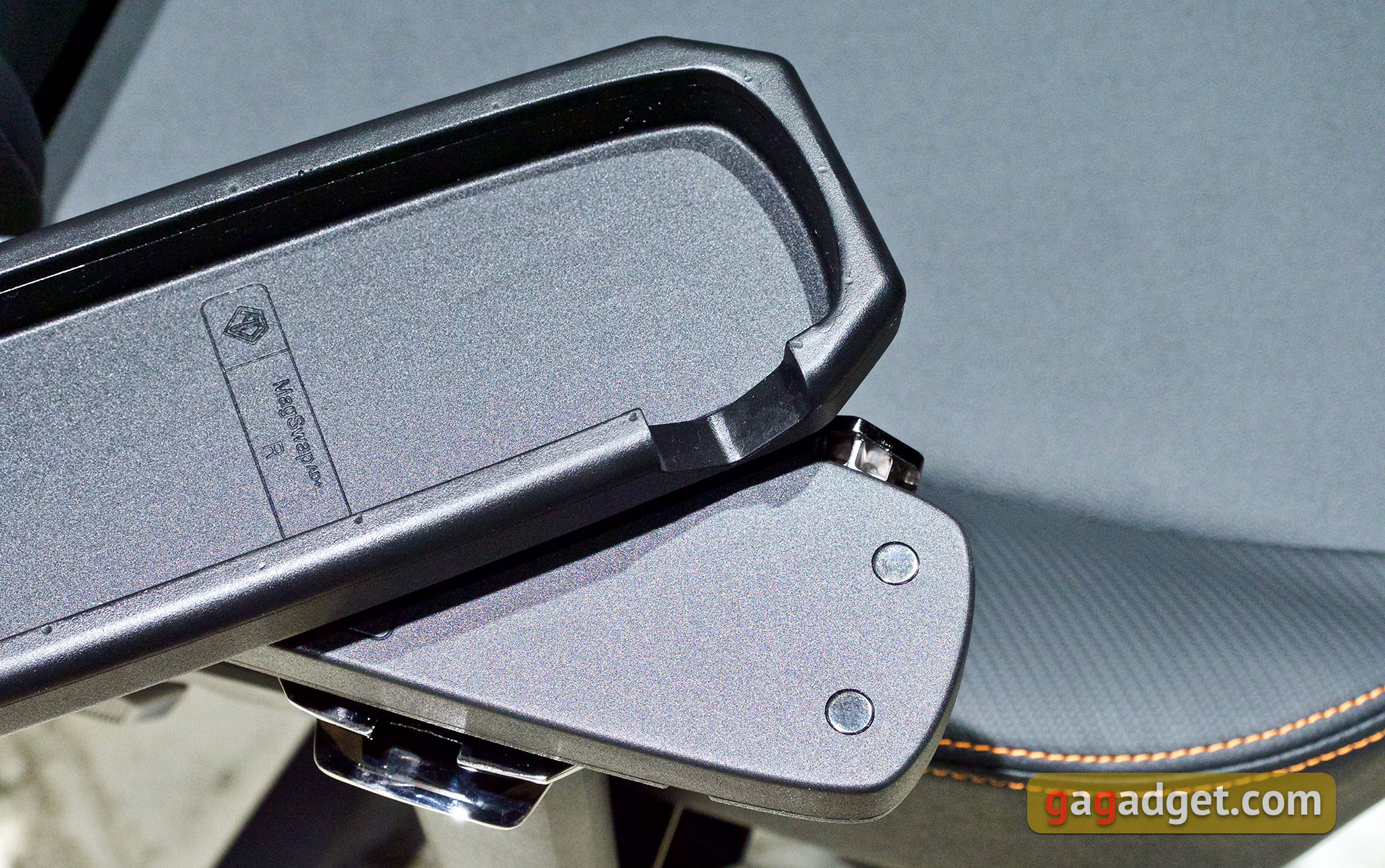 Trono per il gioco: una recensione dell'Anda Seat Kaiser 3 XL-32 Trono per il gioco: una recensione dell'Anda Seat Kaiser 3 XL-32