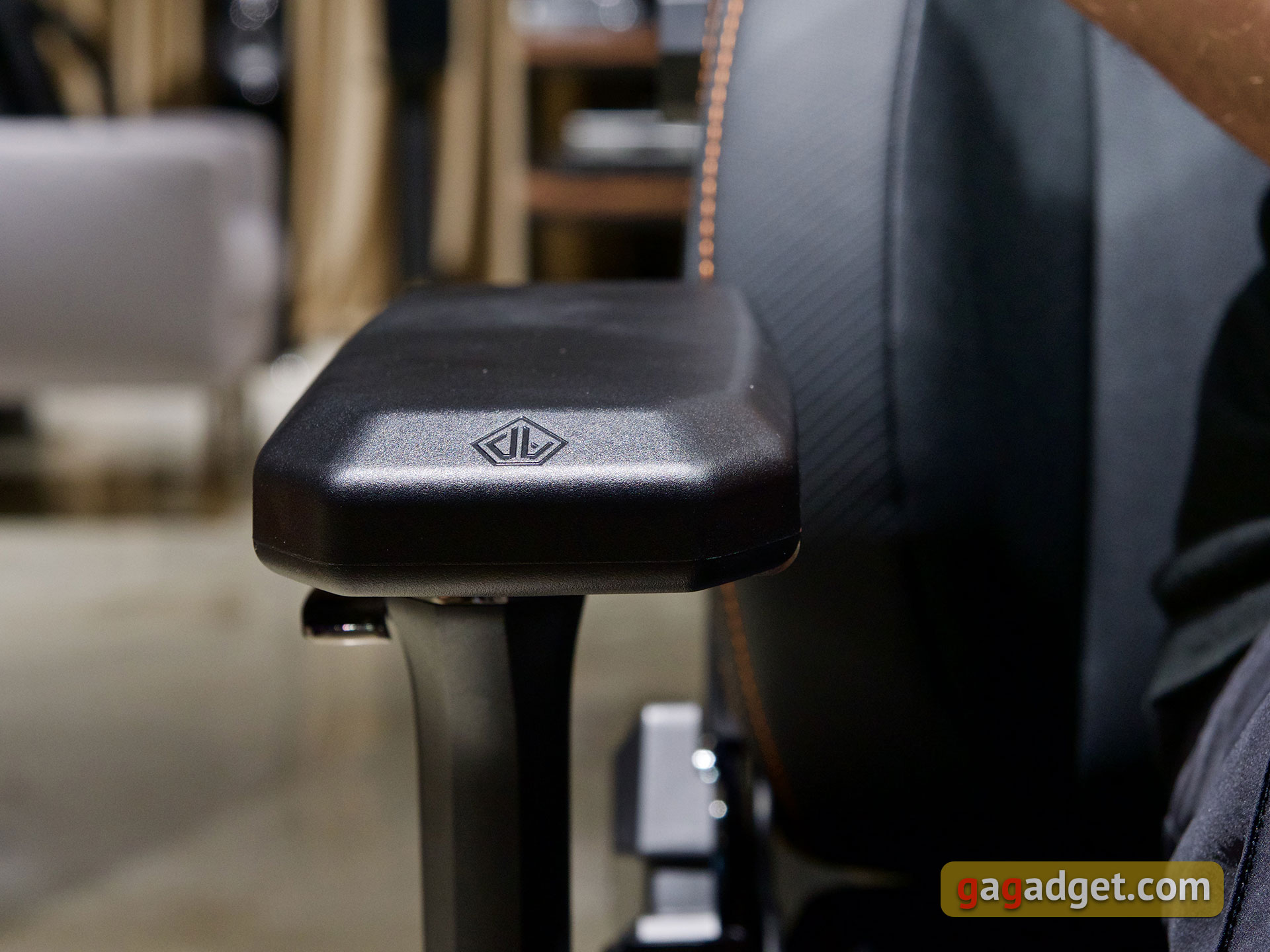 Trono per il gioco: una recensione dell'Anda Seat Kaiser 3 XL-38 Trono per il gioco: una recensione dell'Anda Seat Kaiser 3 XL-38