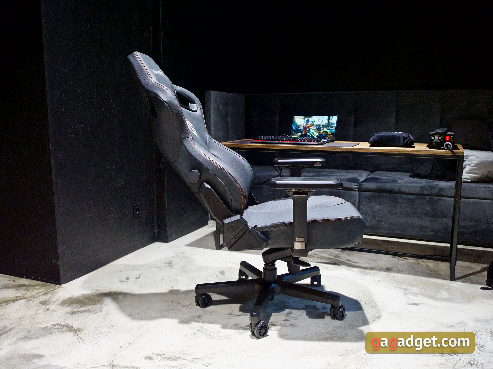 Trono per il gioco: una recensione dell'Anda Seat Kaiser 3 XL-55 Trono per il gioco: una recensione dell'Anda Seat Kaiser 3 XL-55