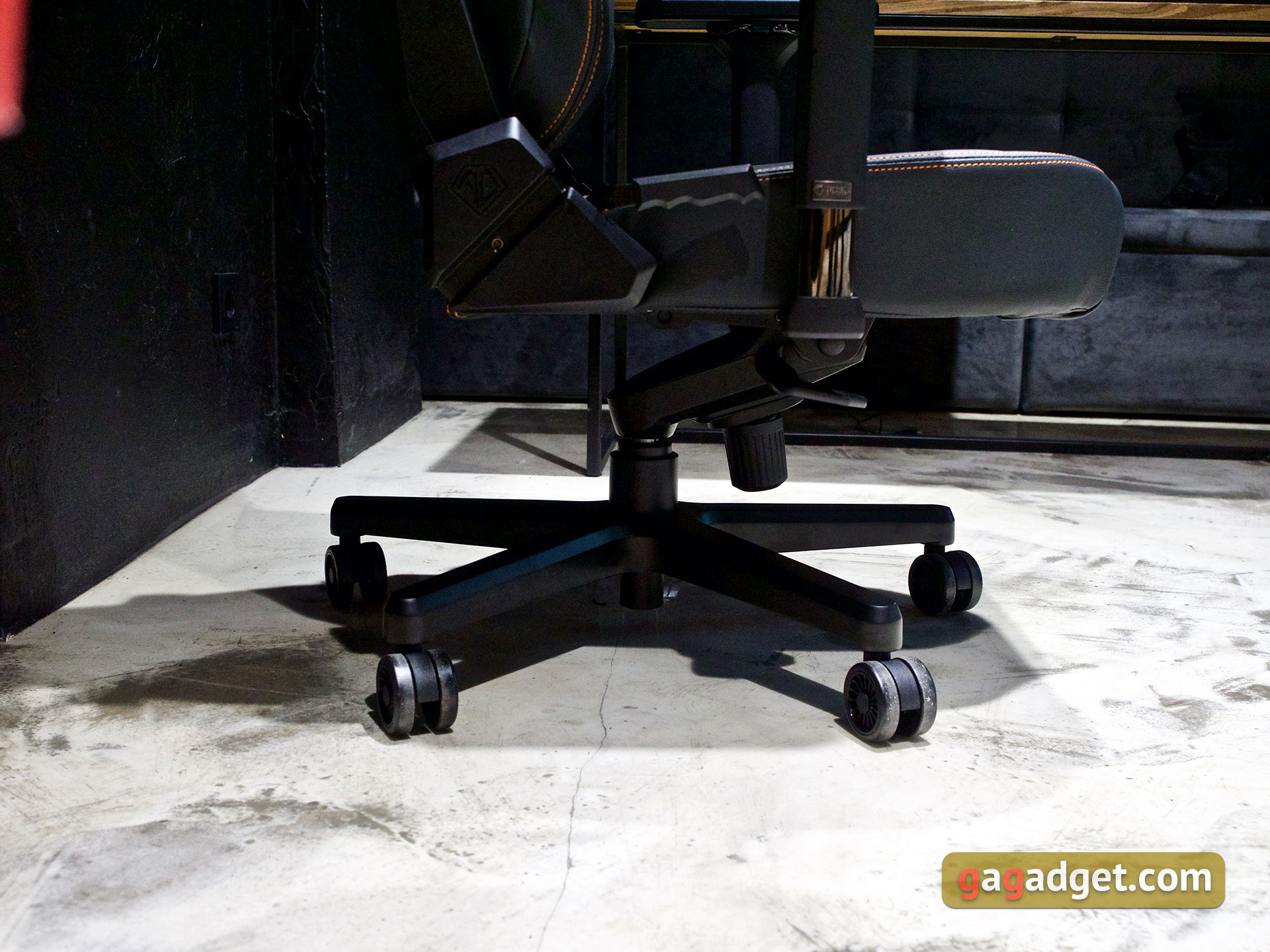 Trono per il gioco: una recensione dell'Anda Seat Kaiser 3 XL-63 Trono per il gioco: una recensione dell'Anda Seat Kaiser 3 XL-63