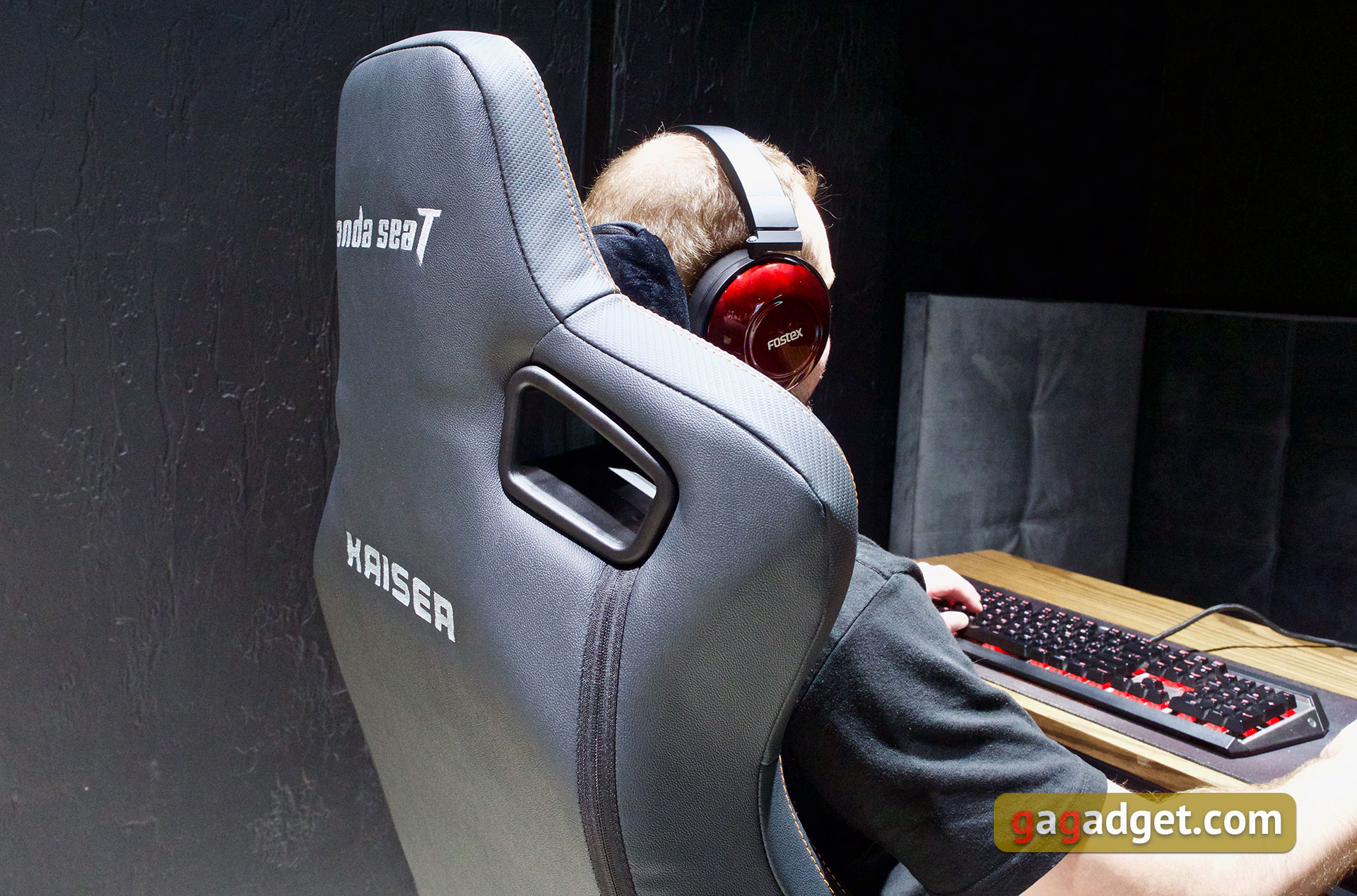 Trono per il gioco: una recensione dell'Anda Seat Kaiser 3 XL-67 Trono per il gioco: una recensione dell'Anda Seat Kaiser 3 XL-67