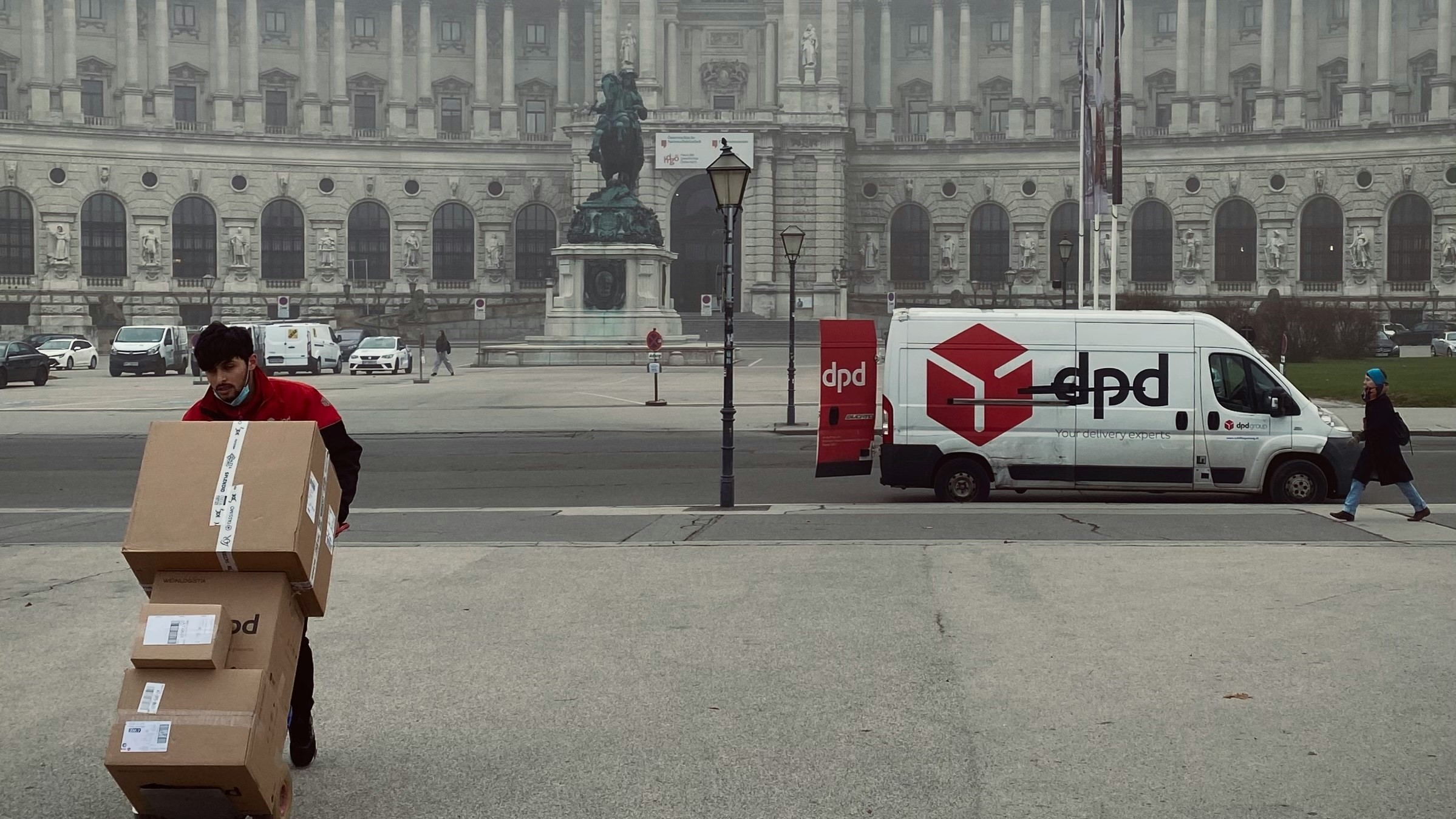 Il chatbot di DPD impreca e critica l'azienda dopo un "attacco" da parte di un cliente scontento Il chatbot di DPD impreca e critica l'azienda dopo un "attacco" da parte di un cliente scontento