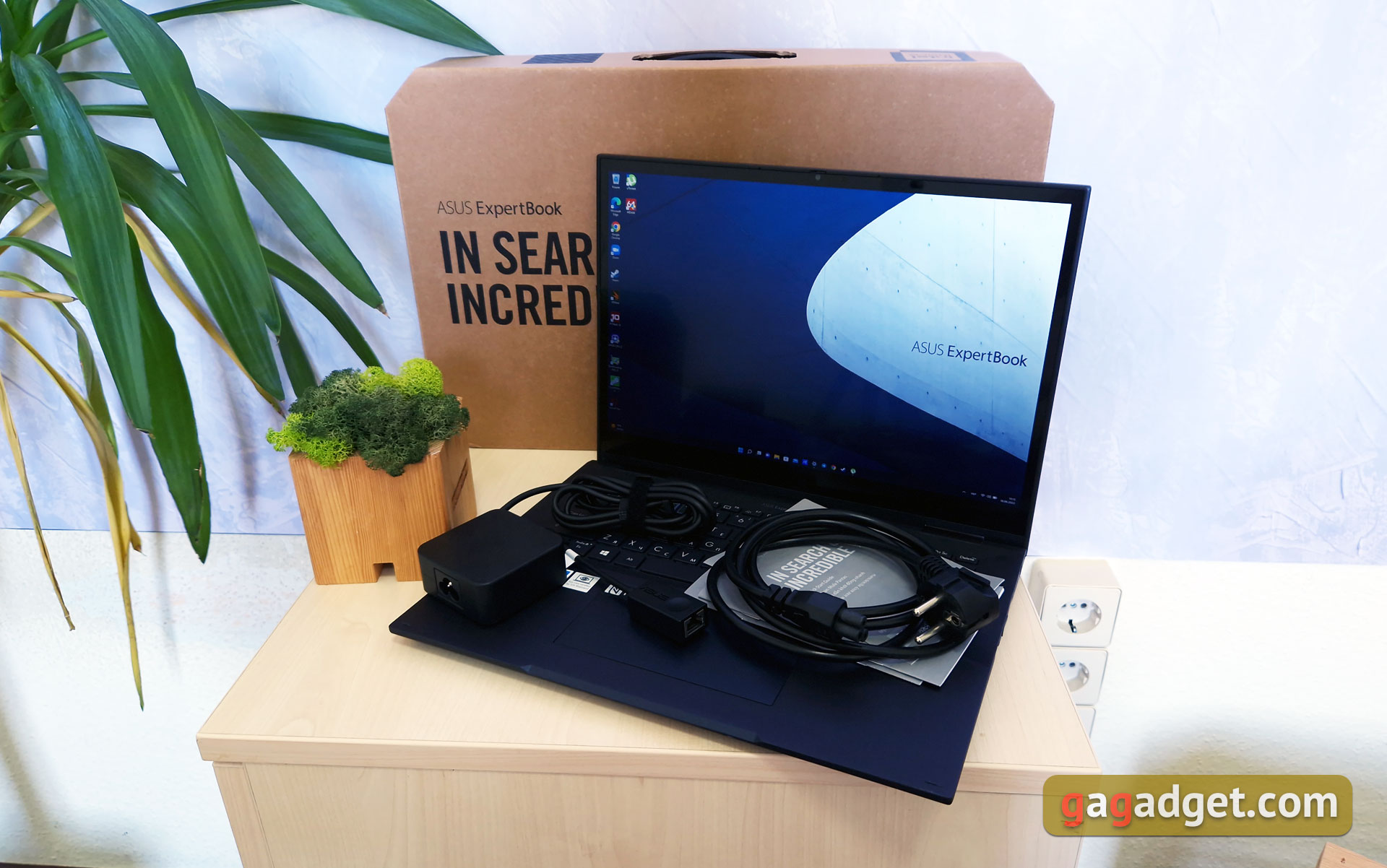 Recensione ASUS ExpertBook B7 Flip (B7402FEA): un notebook aziendale di punta con un case robusto-3