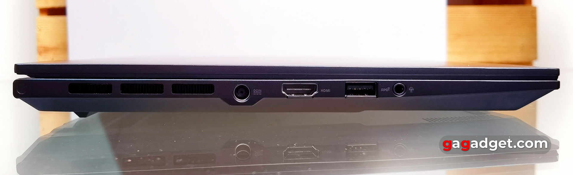 Exterior of ASUS Zenbook Pro 14 OLED
