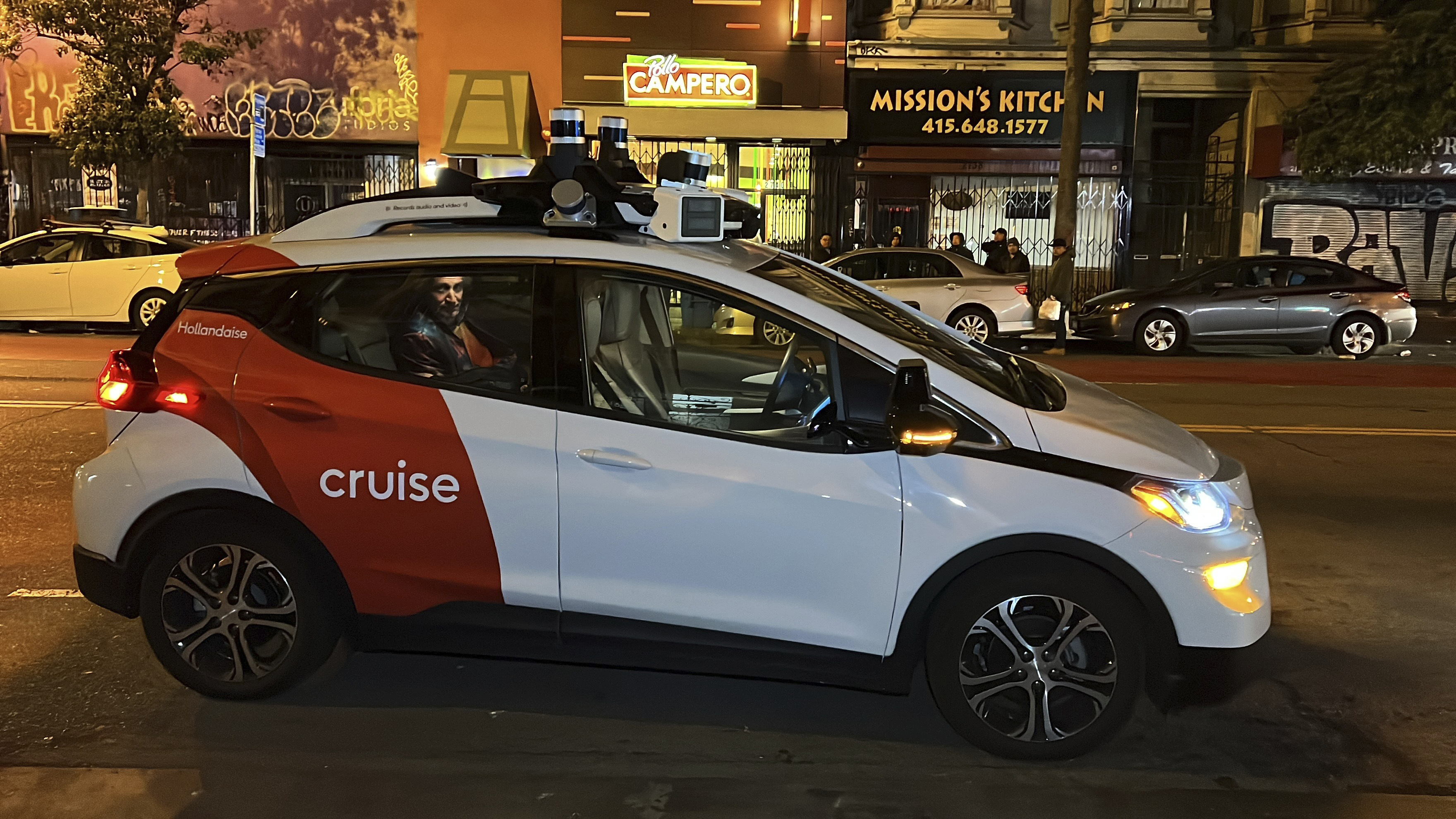 Cruise sospende le operazioni di robotaxi negli Stati Uniti dopo aver perso la licenza in California Cruise sospende le operazioni di robotaxi negli Stati Uniti dopo aver perso la licenza in California