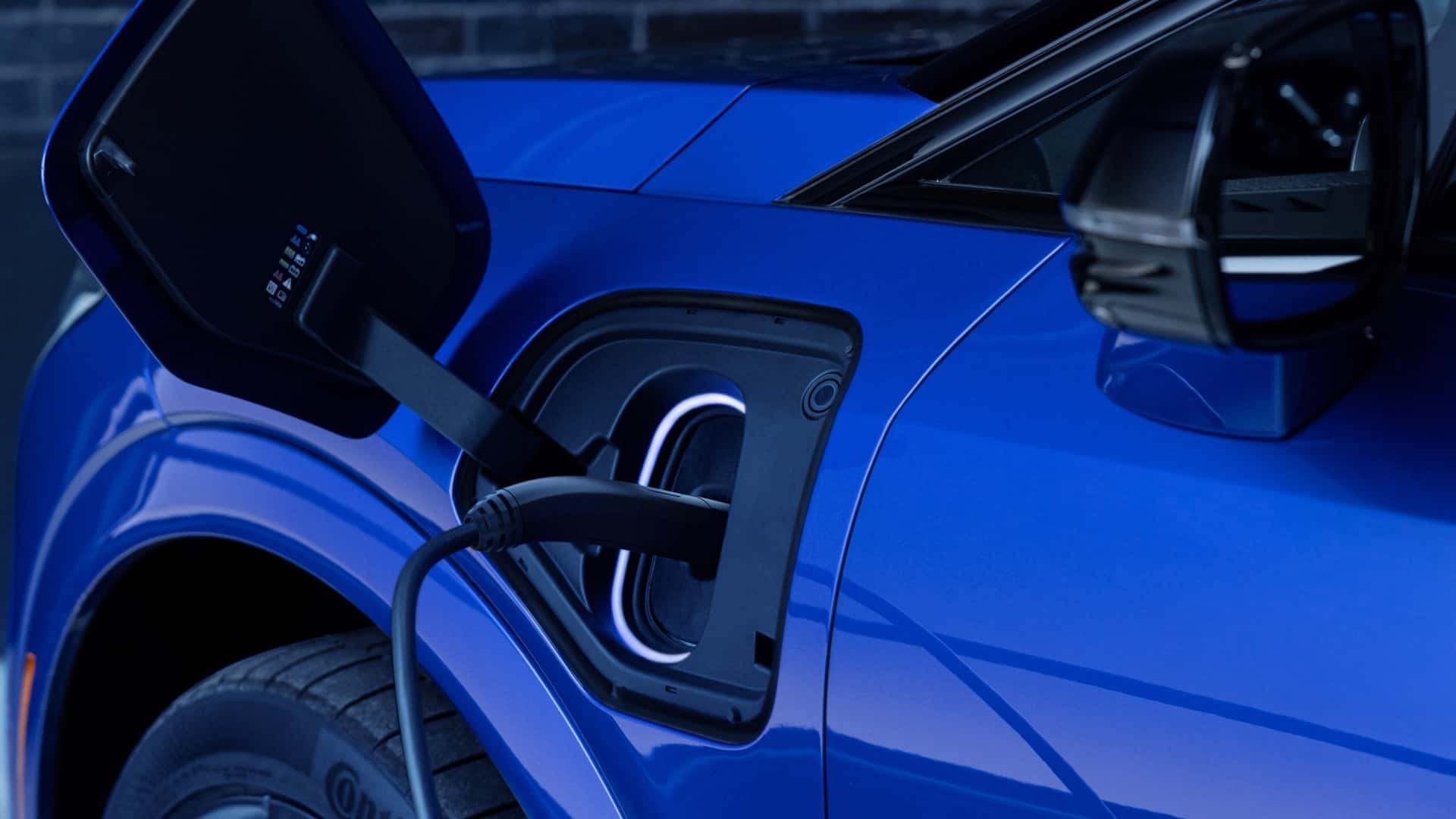 Cadillac Optiq V alimentata da Tesla Supercharger Cadillac Optiq V alimentata da Tesla Supercharger