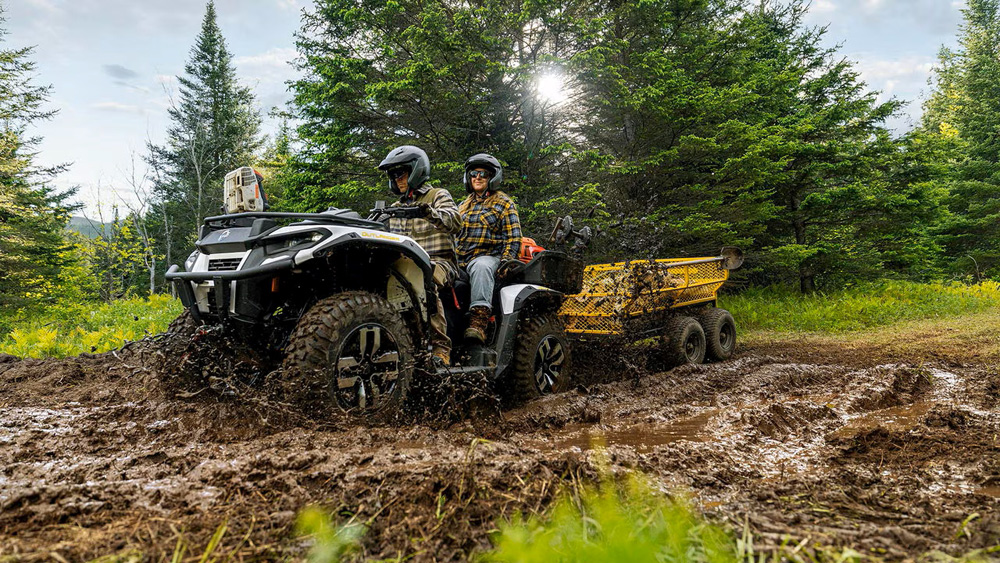 Quad elettrico Can-Am Outlander Electric in azione Quad elettrico Can-Am Outlander Electric in azione