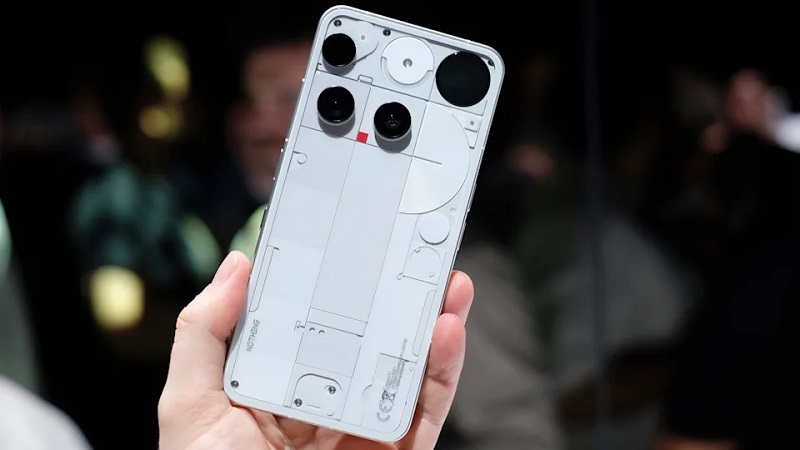 Nothing Phone (3) è un flagship con un design unico
