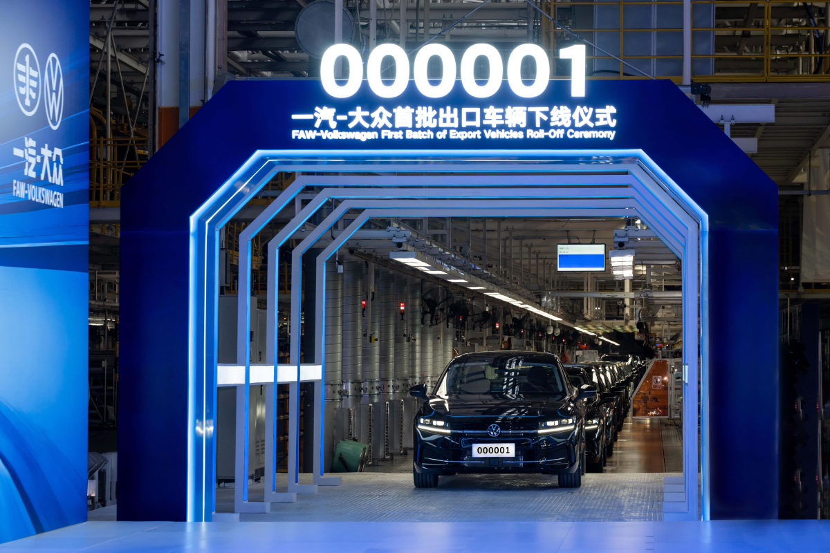 Primo lotto di auto da esportazione prodotto da FAW-Volkswagen Primo lotto di auto da esportazione prodotto da FAW-Volkswagen