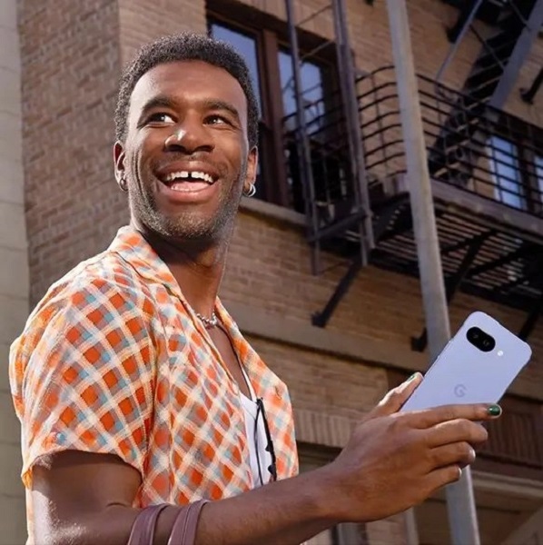 Render del Google Pixel 9a in colore porcellana