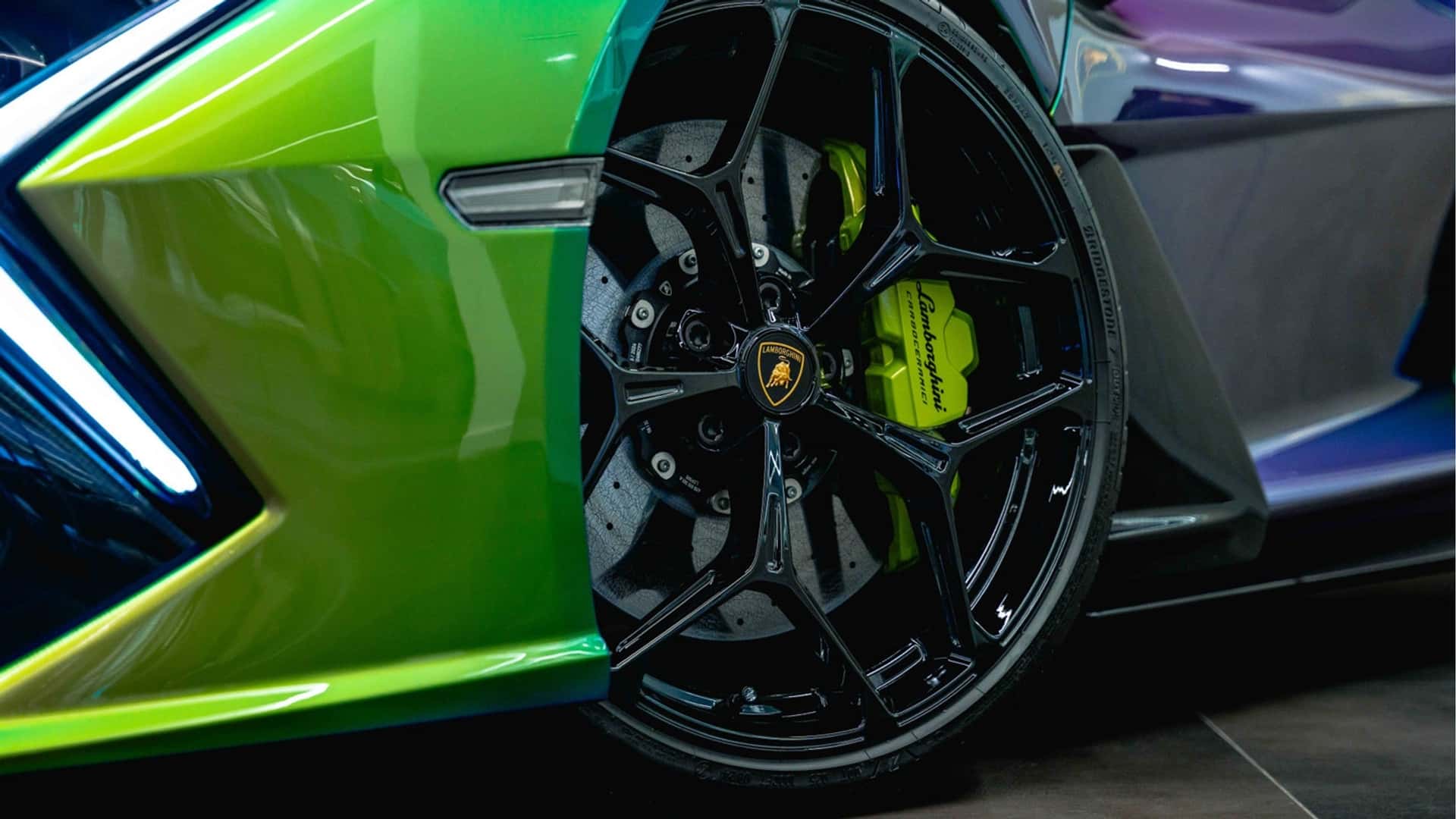 Lamborghini Revuelto con vernice cangiante Lamborghini Revuelto con vernice cangiante