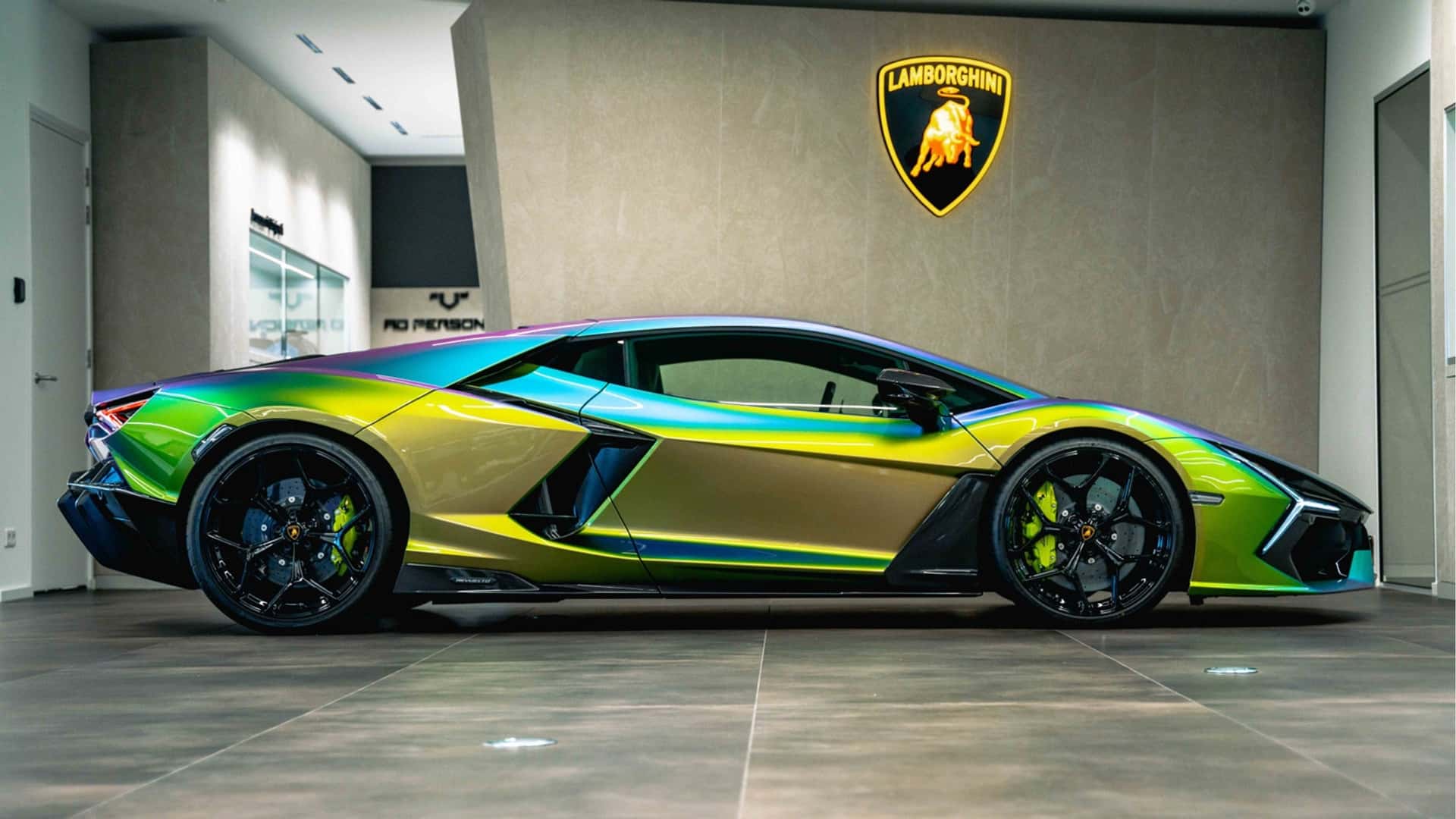 Lamborghini Revuelto con vernice cangiante Lamborghini Revuelto con vernice cangiante
