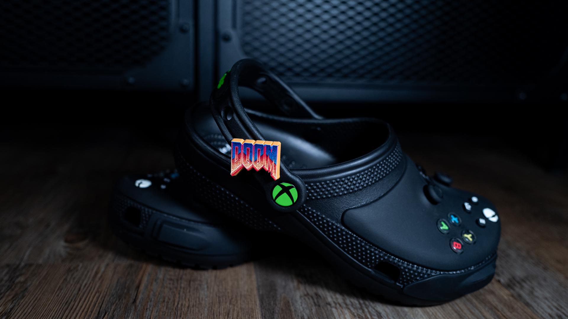 Modello di scarpe della collaborazione tra Xbox e Crocs