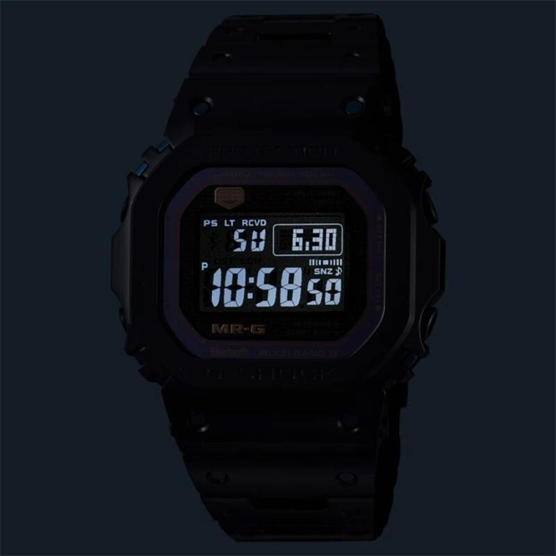 Orologio Casio MRG-B5000BA-1JR con cassa in titanio Orologio Casio MRG-B5000BA-1JR con cassa in titanio