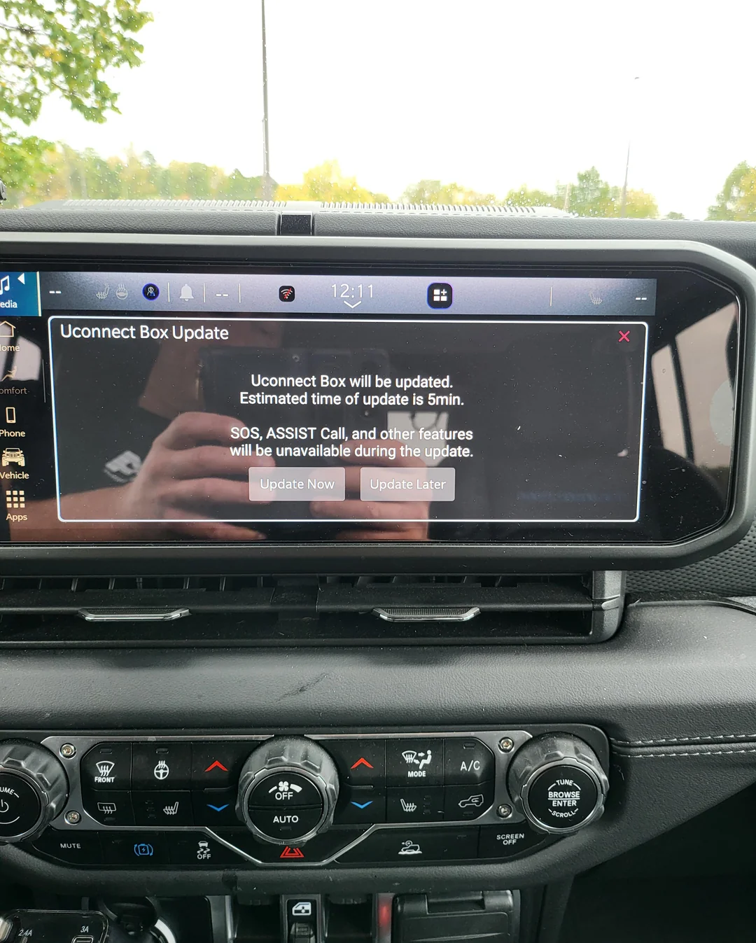 Notifica della disponibilità dell'aggiornamento software Uconnect. Illustrazione: Raider222x / r/Jeep4xE