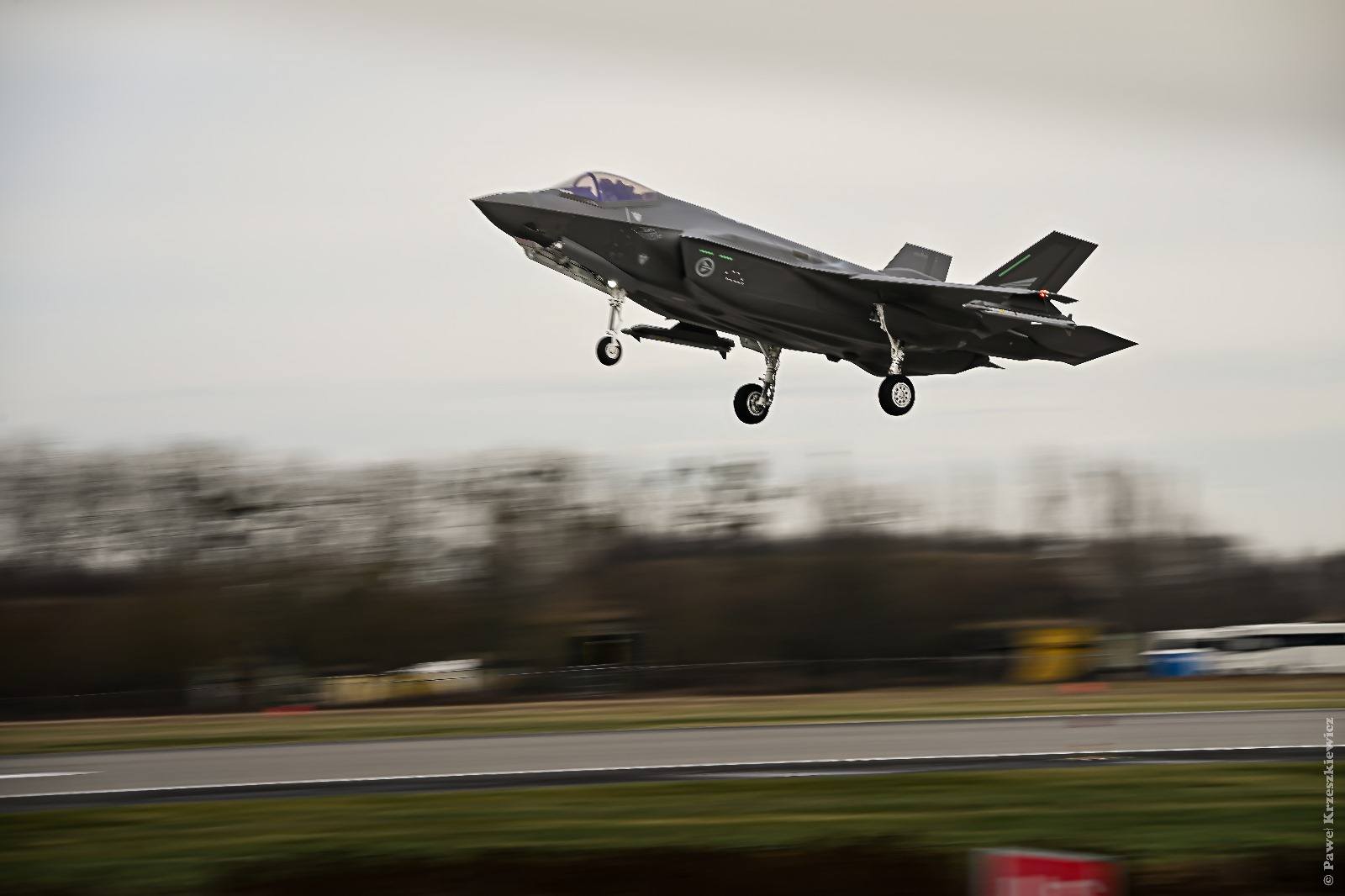 Dimostrazione dell'F-35A nel cielo Dimostrazione dell'F-35A nel cielo