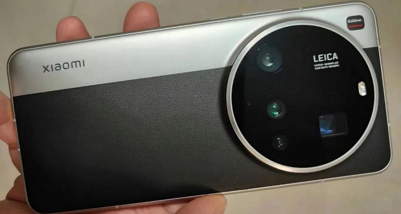 Xiaomi 15 Ultra, smartphone con design bicolore Foto del pannello posteriore di Xiaomi 15 Ultra