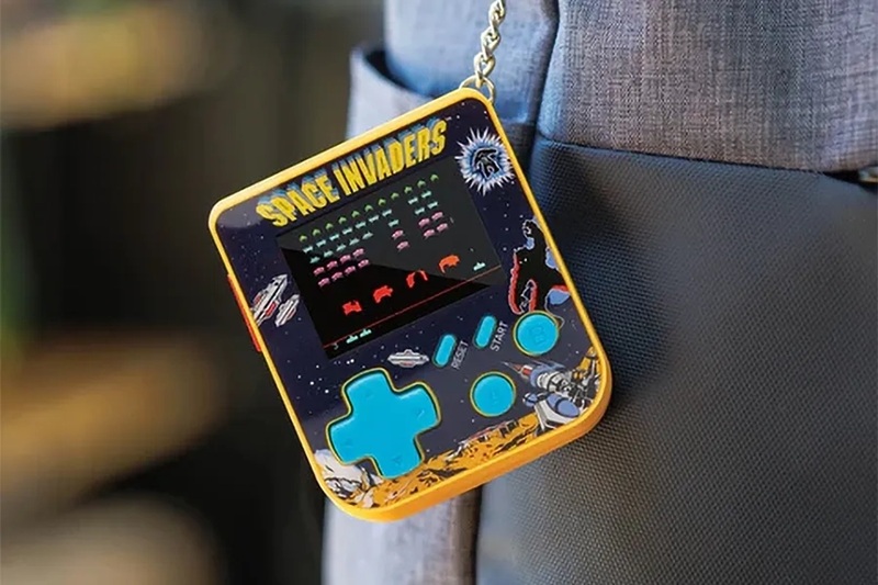 Quattro versioni di Super Micro Keychain Gamer Quattro versioni di Super Micro Keychain Gamer