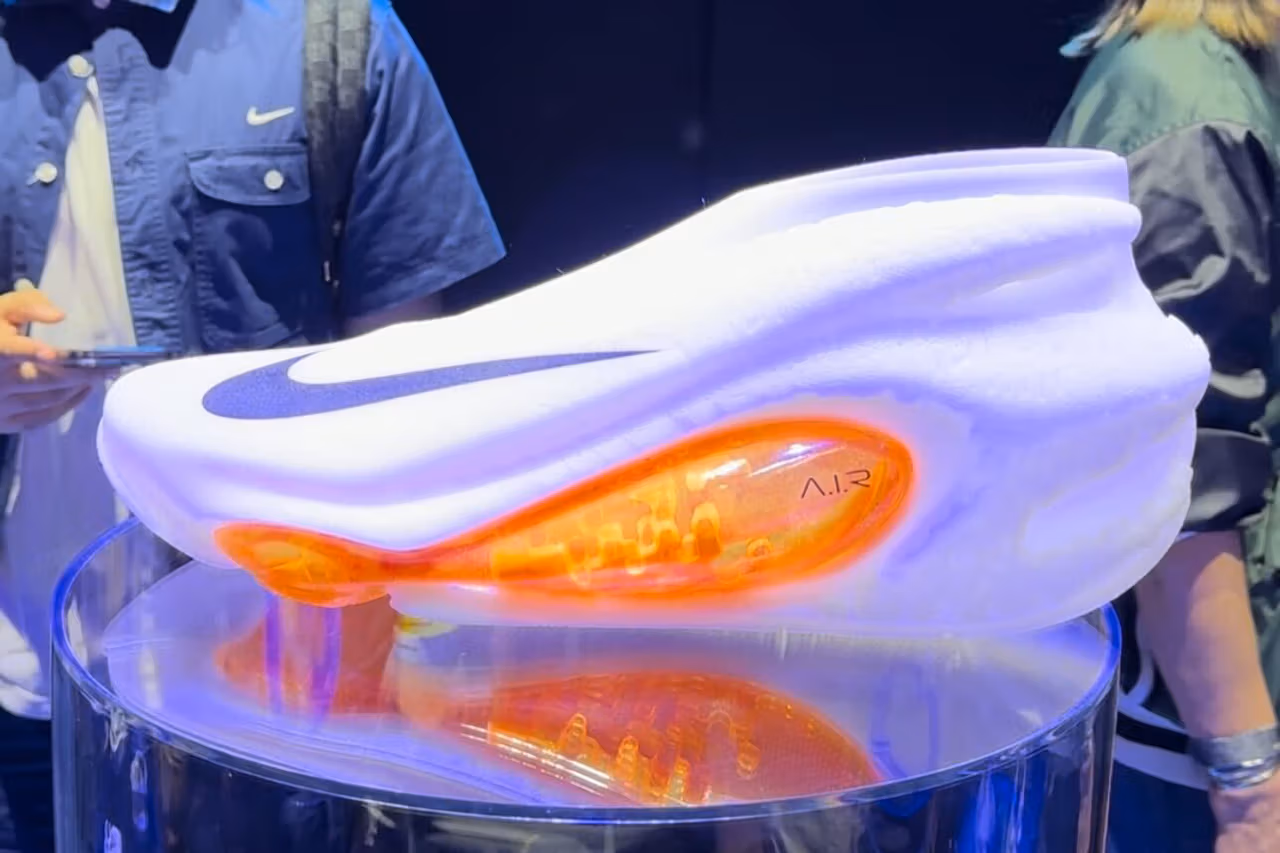 Nike ha utilizzato l'intelligenza artificiale per sviluppare una collezione di trainer A.I.R. per gli atleti professionisti in vista delle Olimpiadi di Parigi.-2 Nike ha utilizzato l'intelligenza artificiale per sviluppare una collezione di trainer A.I.R. per gli atleti professionisti in vista delle Olimpiadi di Parigi.-2