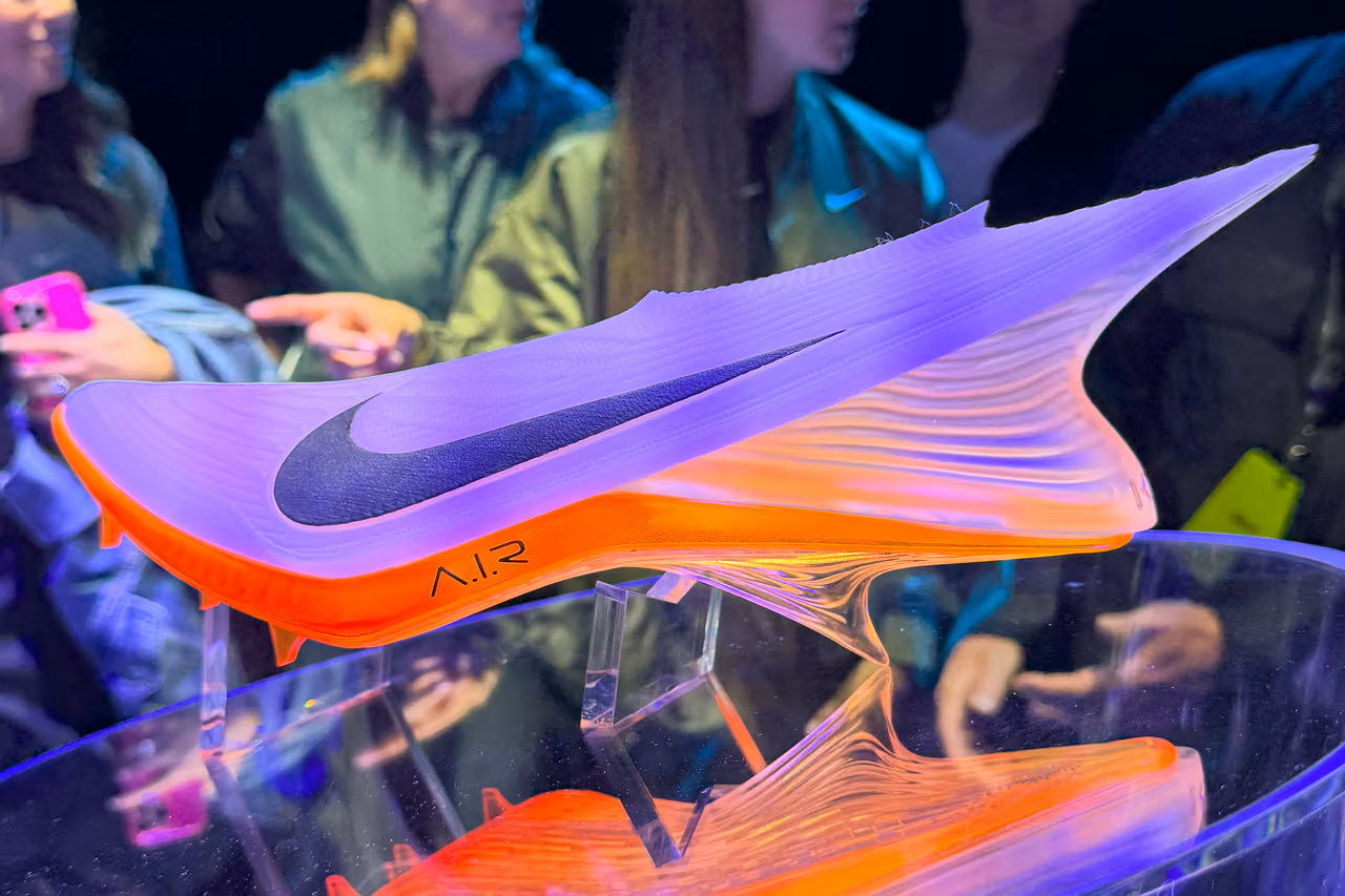 Nike ha utilizzato l'intelligenza artificiale per sviluppare una collezione di trainer A.I.R. per gli atleti professionisti in vista delle Olimpiadi di Parigi.-3 Nike ha utilizzato l'intelligenza artificiale per sviluppare una collezione di trainer A.I.R. per gli atleti professionisti in vista delle Olimpiadi di Parigi.-3