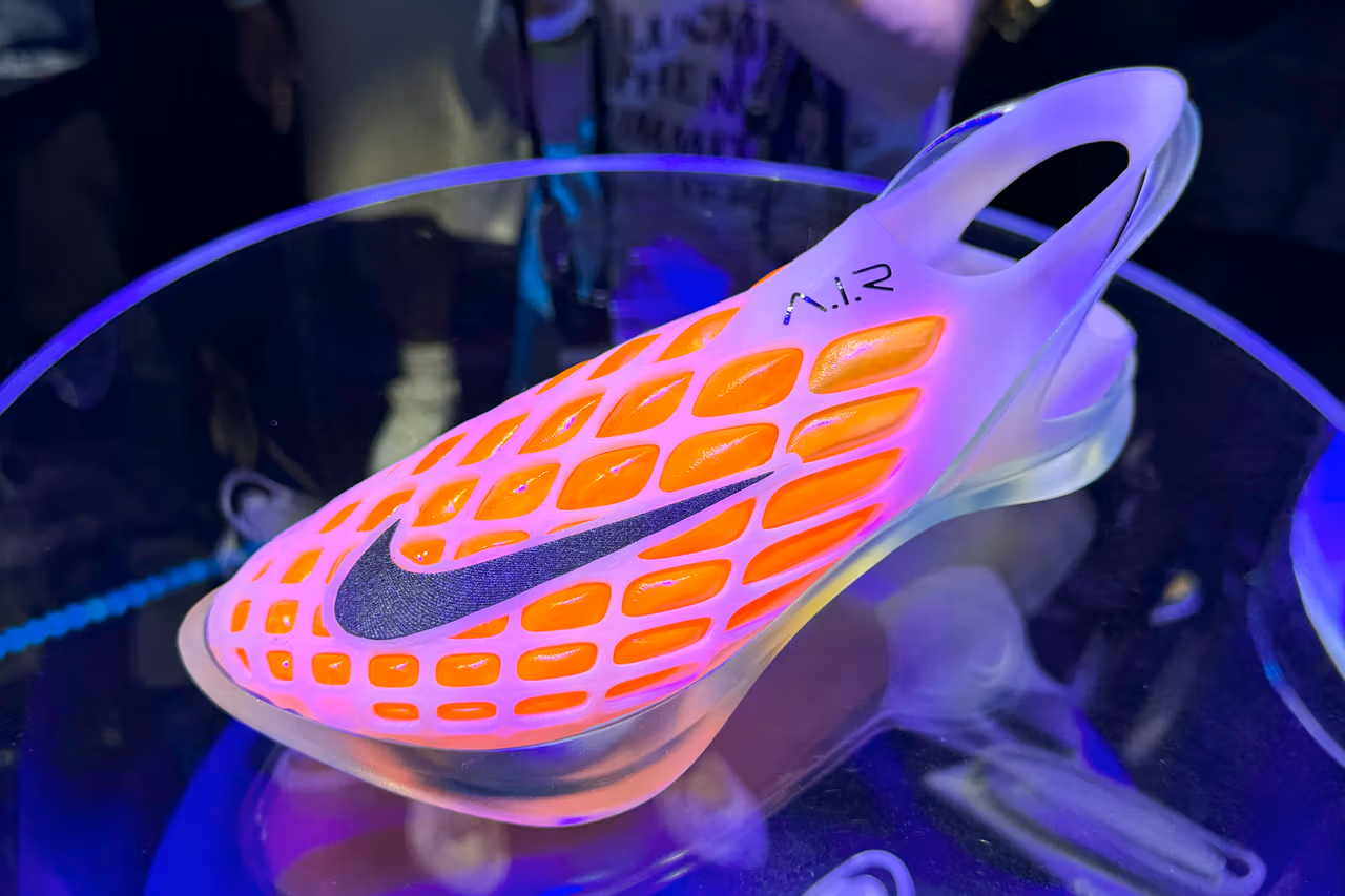 Nike ha utilizzato l'intelligenza artificiale per sviluppare una collezione di trainer A.I.R. per gli atleti professionisti in vista delle Olimpiadi di Parigi.-6 Nike ha utilizzato l'intelligenza artificiale per sviluppare una collezione di trainer A.I.R. per gli atleti professionisti in vista delle Olimpiadi di Parigi.-6