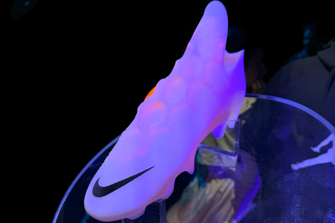 Nike ha utilizzato l'intelligenza artificiale per sviluppare una collezione di trainer A.I.R. per gli atleti professionisti in vista delle Olimpiadi di Parigi.-8 Nike ha utilizzato l'intelligenza artificiale per sviluppare una collezione di trainer A.I.R. per gli atleti professionisti in vista delle Olimpiadi di Parigi.-8