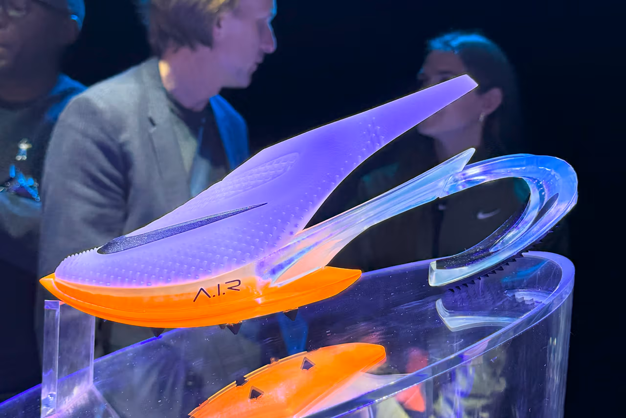 Nike ha utilizzato l'intelligenza artificiale per sviluppare una collezione di trainer A.I.R. per gli atleti professionisti in vista delle Olimpiadi di Parigi.-9 Nike ha utilizzato l'intelligenza artificiale per sviluppare una collezione di trainer A.I.R. per gli atleti professionisti in vista delle Olimpiadi di Parigi.-9