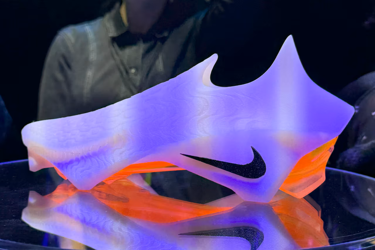Nike ha utilizzato l'intelligenza artificiale per sviluppare una collezione di trainer A.I.R. per gli atleti professionisti in vista delle Olimpiadi di Parigi.-10 Nike ha utilizzato l'intelligenza artificiale per sviluppare una collezione di trainer A.I.R. per gli atleti professionisti in vista delle Olimpiadi di Parigi.-10