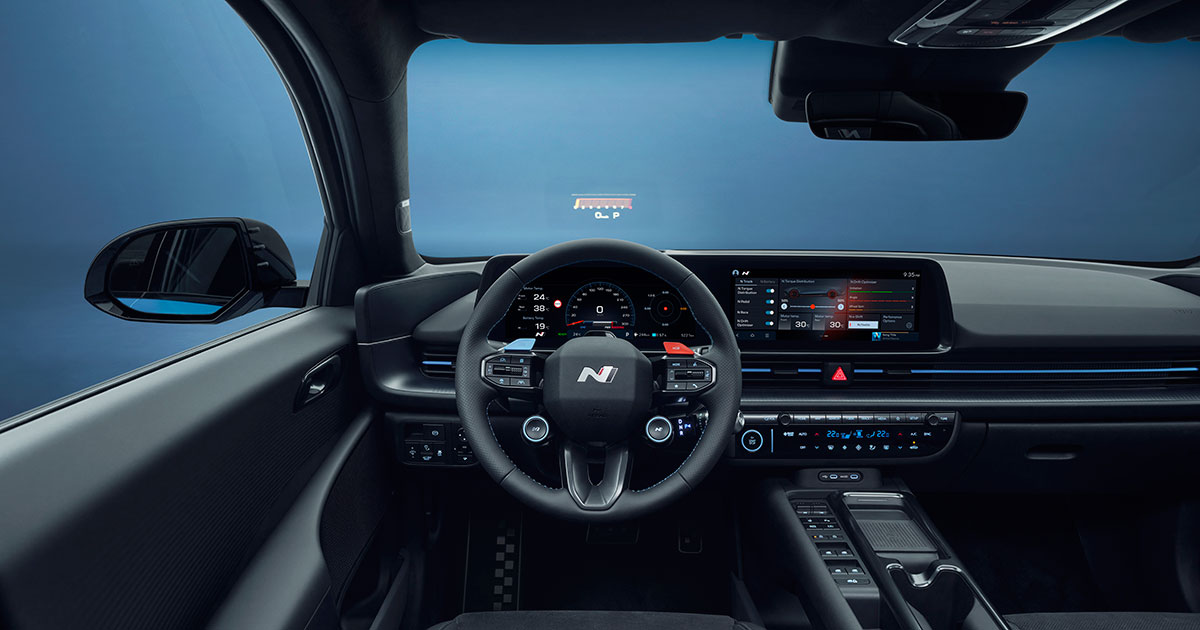 Interno frontale della Hyundai Ioniq 6 N Interno frontale della Hyundai Ioniq 6 N