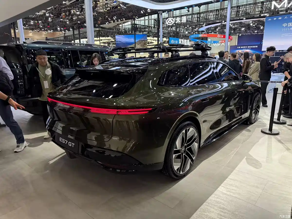 Luci diurne dell'Exlantix ES7 GT