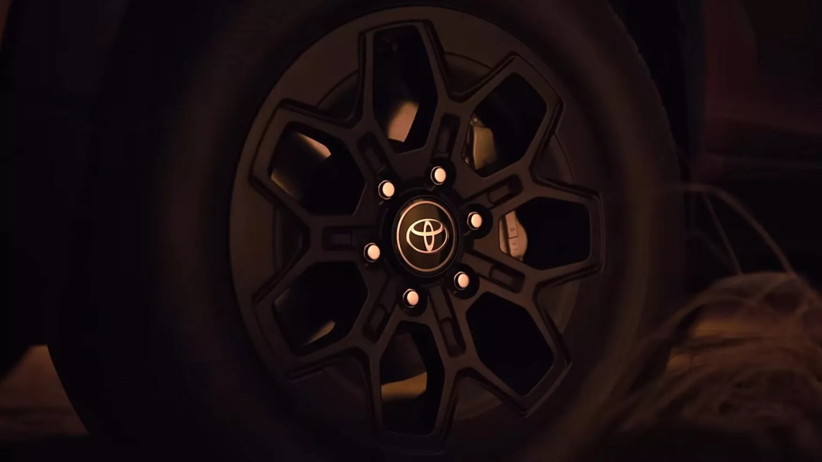 Teaser del nuovo Toyota Hilux 5