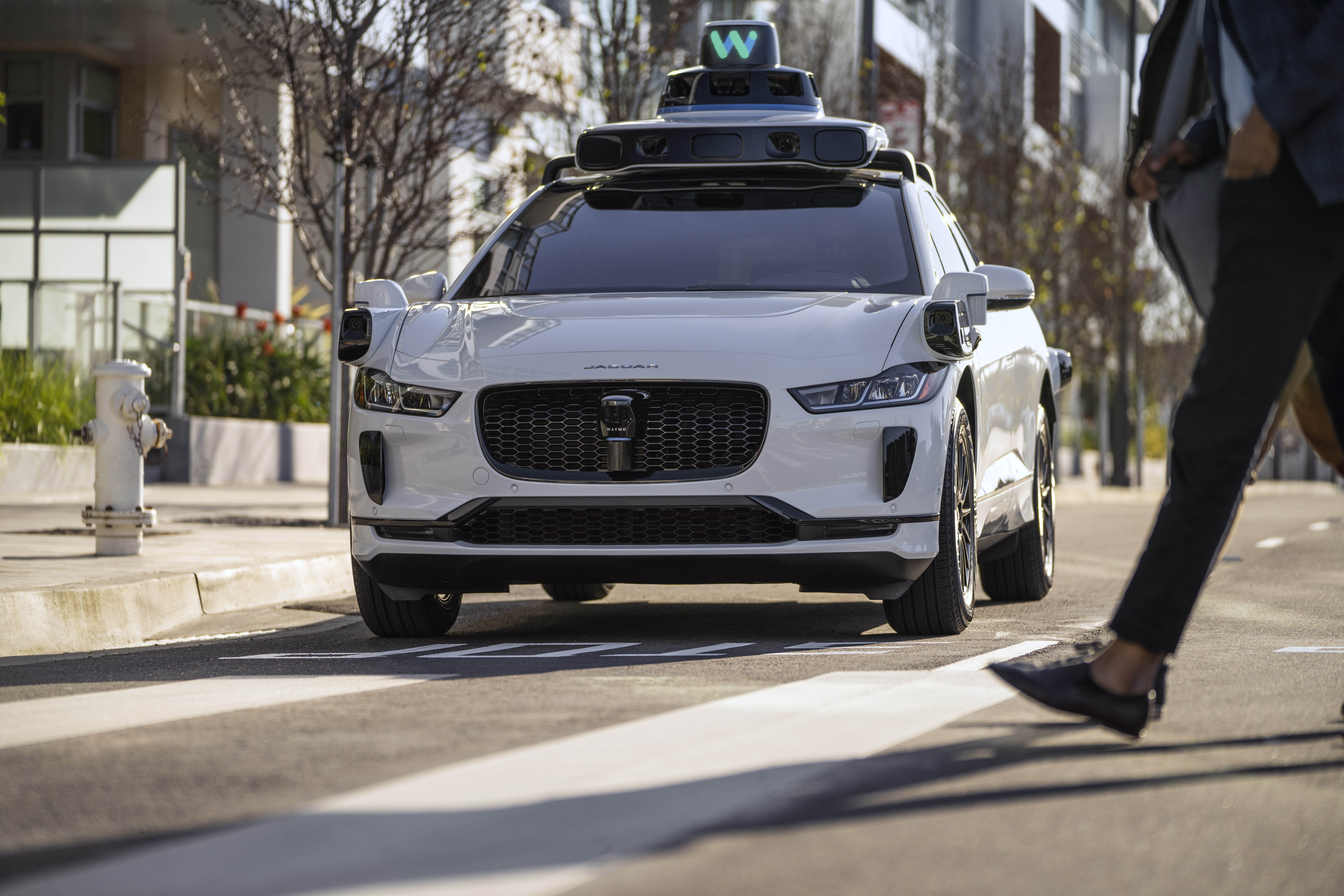 Waymo richiama il software dei robotaxi dopo due incidenti a Phoenix Waymo richiama il software dei robotaxi dopo due incidenti a Phoenix