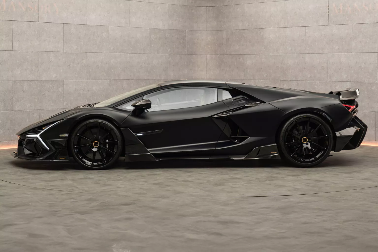 Il nuovo spoiler della Lamborghini Revuelto di Mansory.