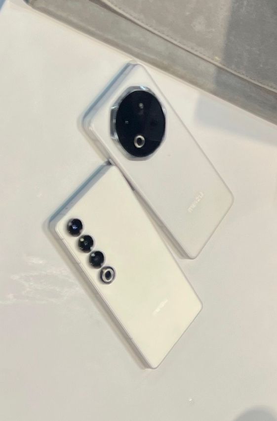 Meizu 22 prototype at the presentation