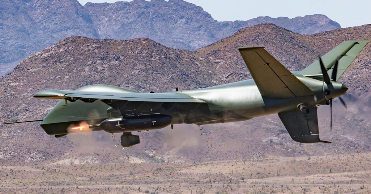 GA-ASI ha presentato un filmato di test di combattimento del modernissimo UAV Mojave, equipaggiato con due mitragliatrici rotanti e 16 missili AGM-114 Hellfire. GA-ASI ha presentato un filmato di test di combattimento del modernissimo UAV Mojave, equipaggiato con due mitragliatrici rotanti e 16 missili AGM-114 Hellfire.